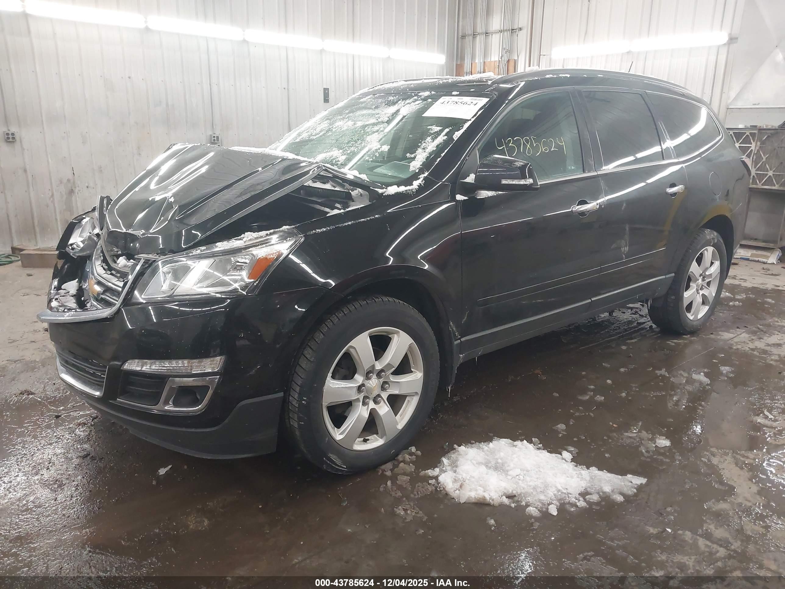 CHEVROLET TRAVERSE image 2