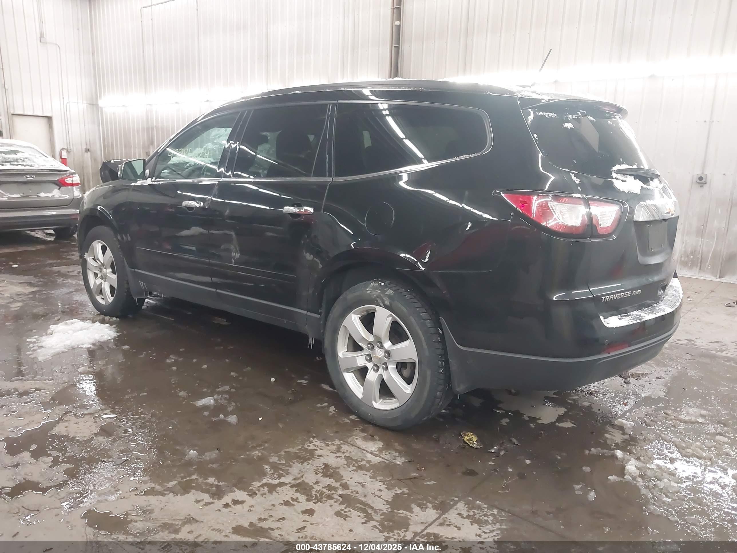 CHEVROLET TRAVERSE image 3