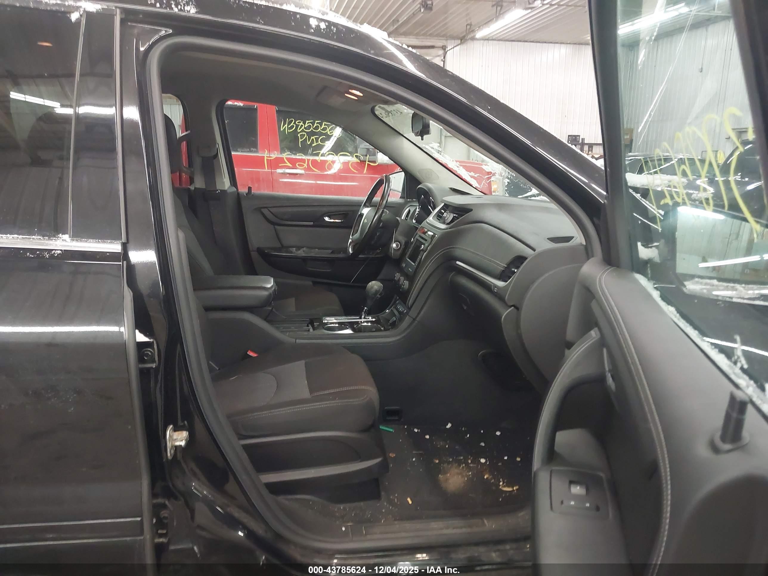 CHEVROLET TRAVERSE image 5