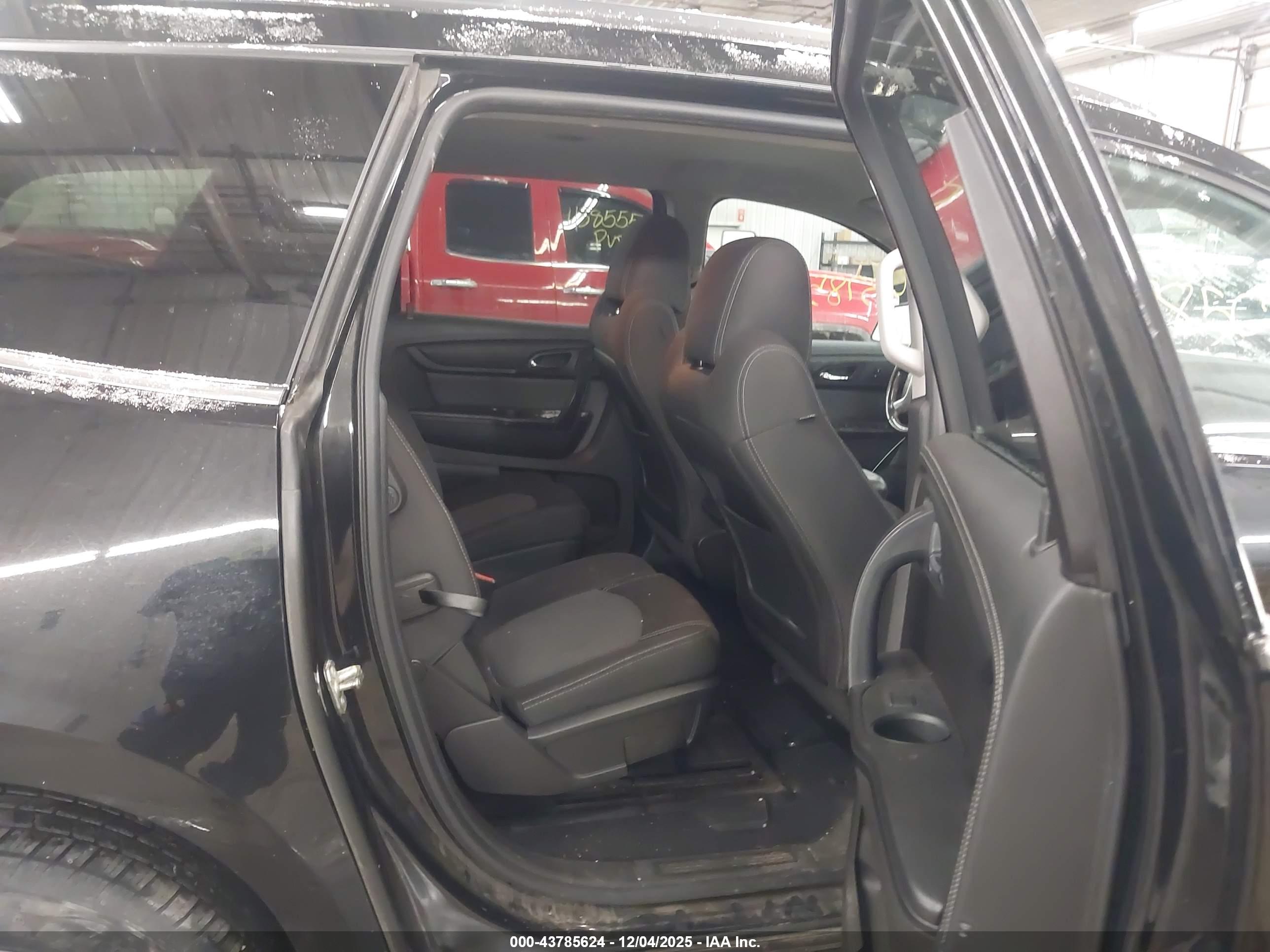 CHEVROLET TRAVERSE image 8