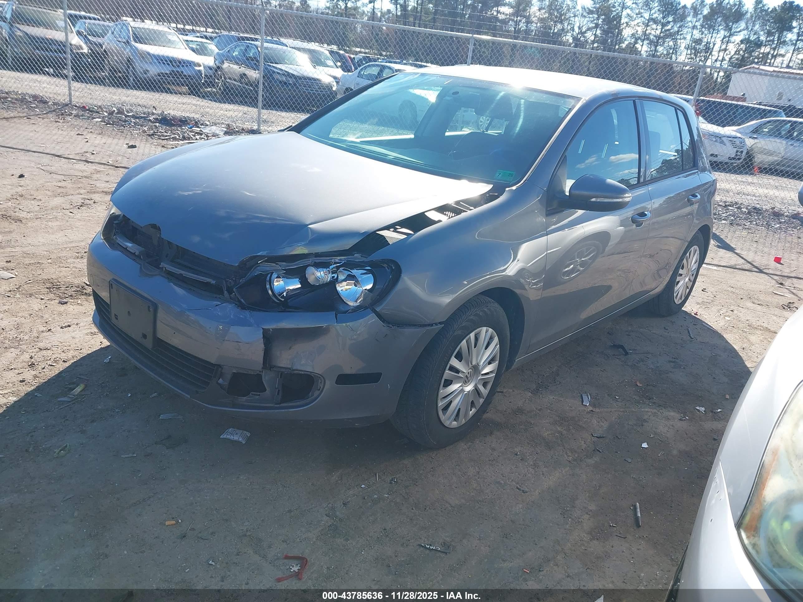 VOLKSWAGEN GOLF image 2