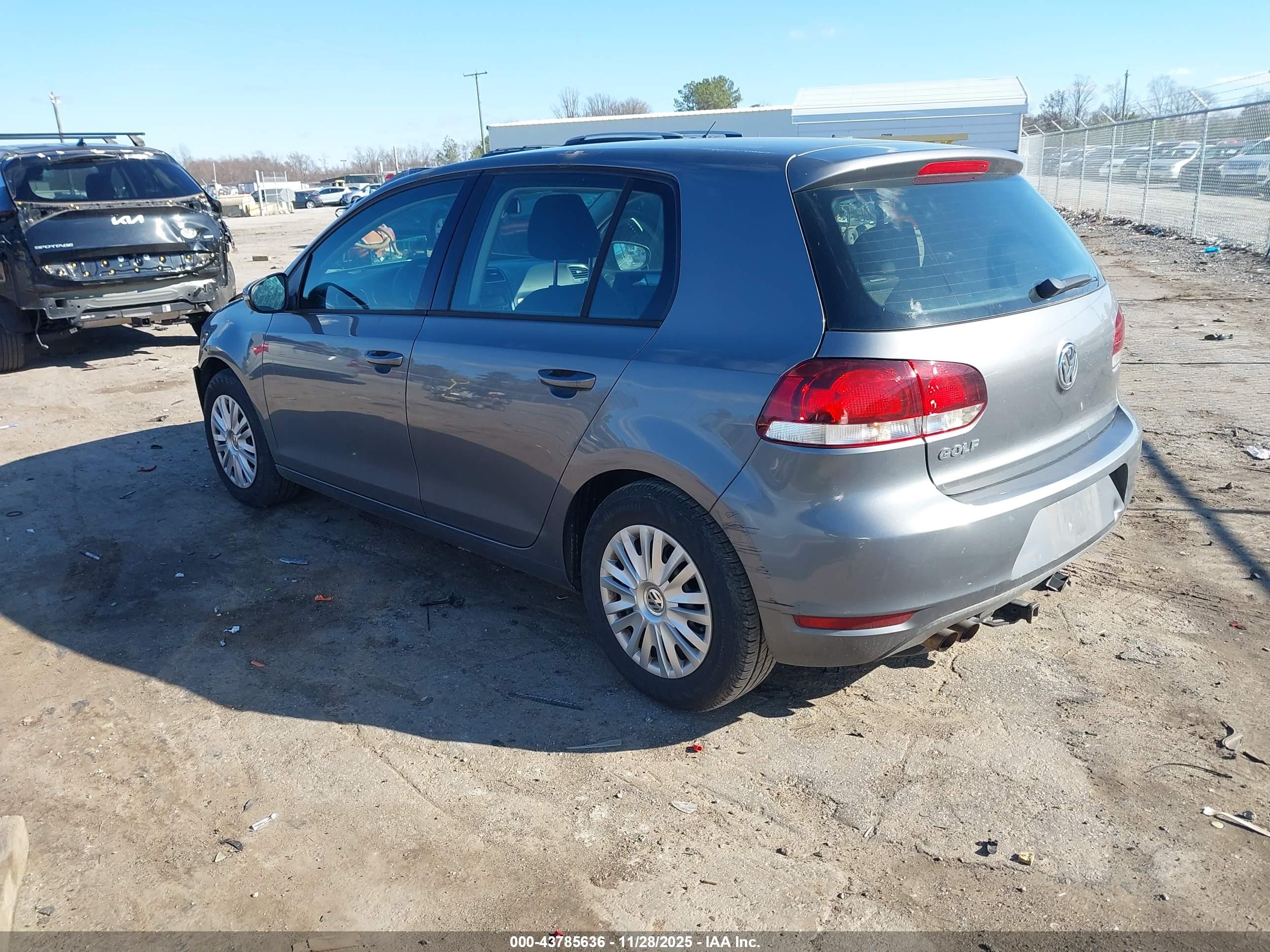VOLKSWAGEN GOLF image 3