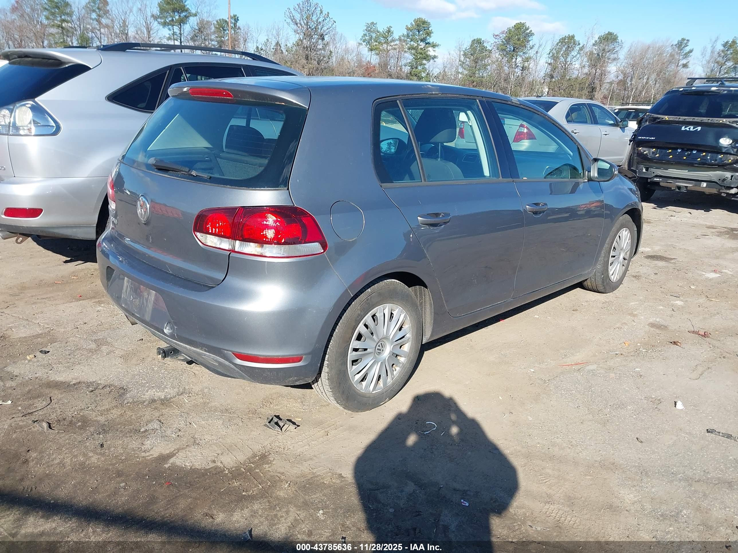 VOLKSWAGEN GOLF image 4