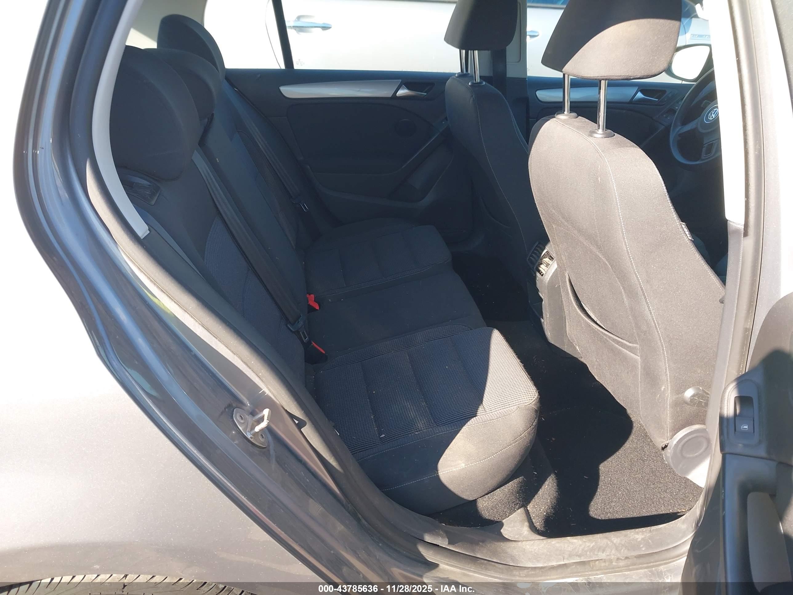 VOLKSWAGEN GOLF image 8