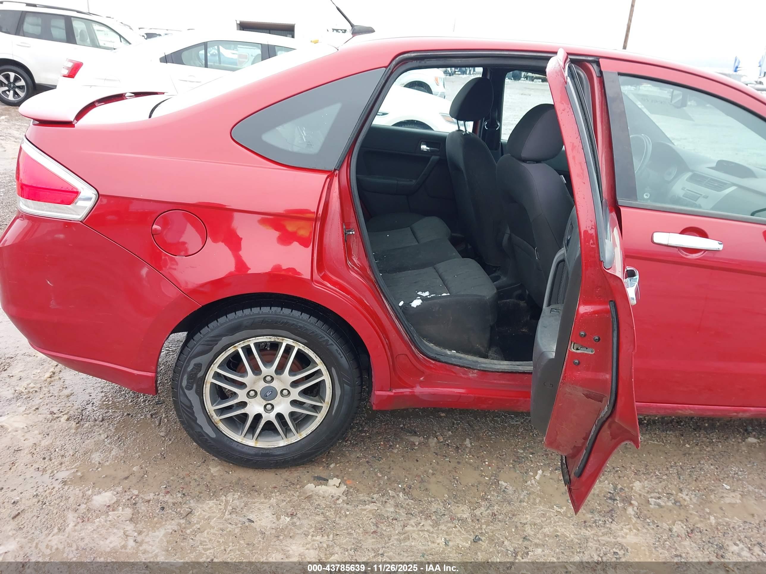 FORD FOCUS image 8