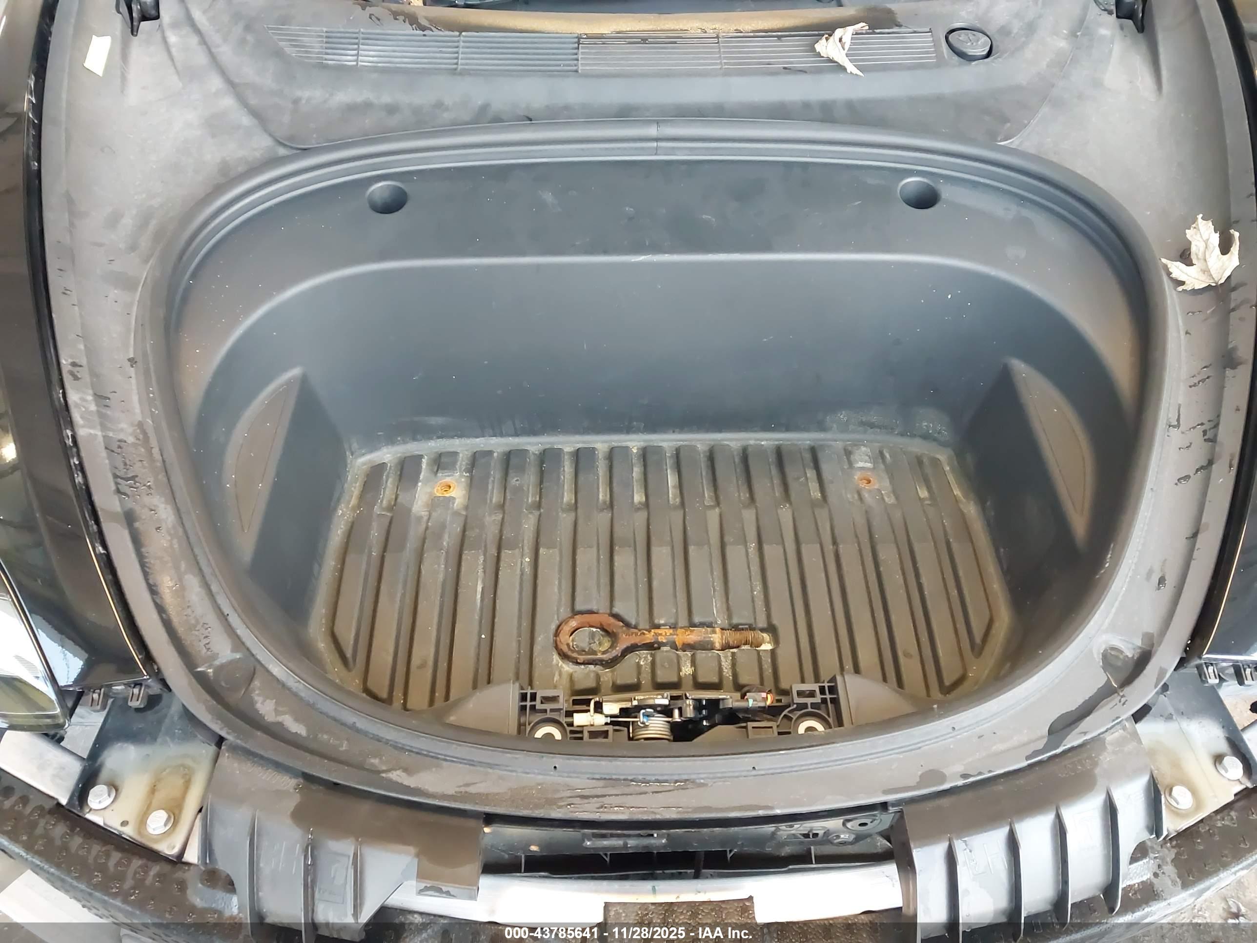 TESLA MODEL image 10