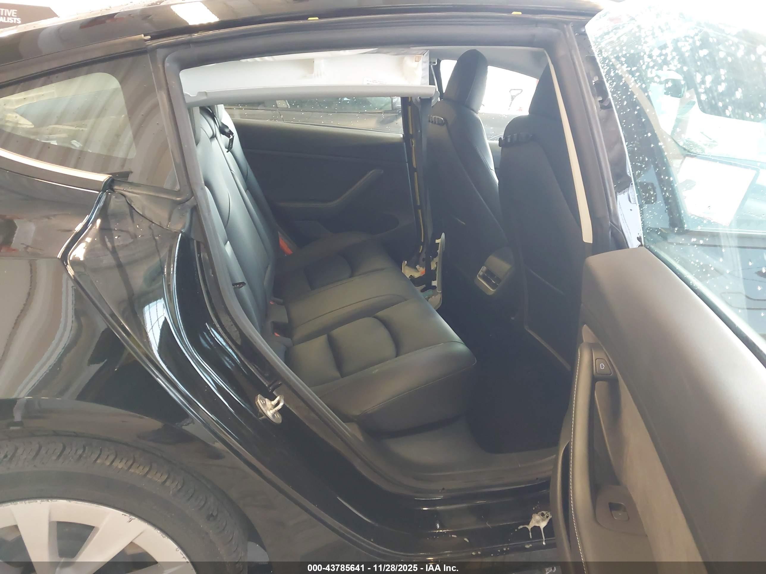 TESLA MODEL image 8