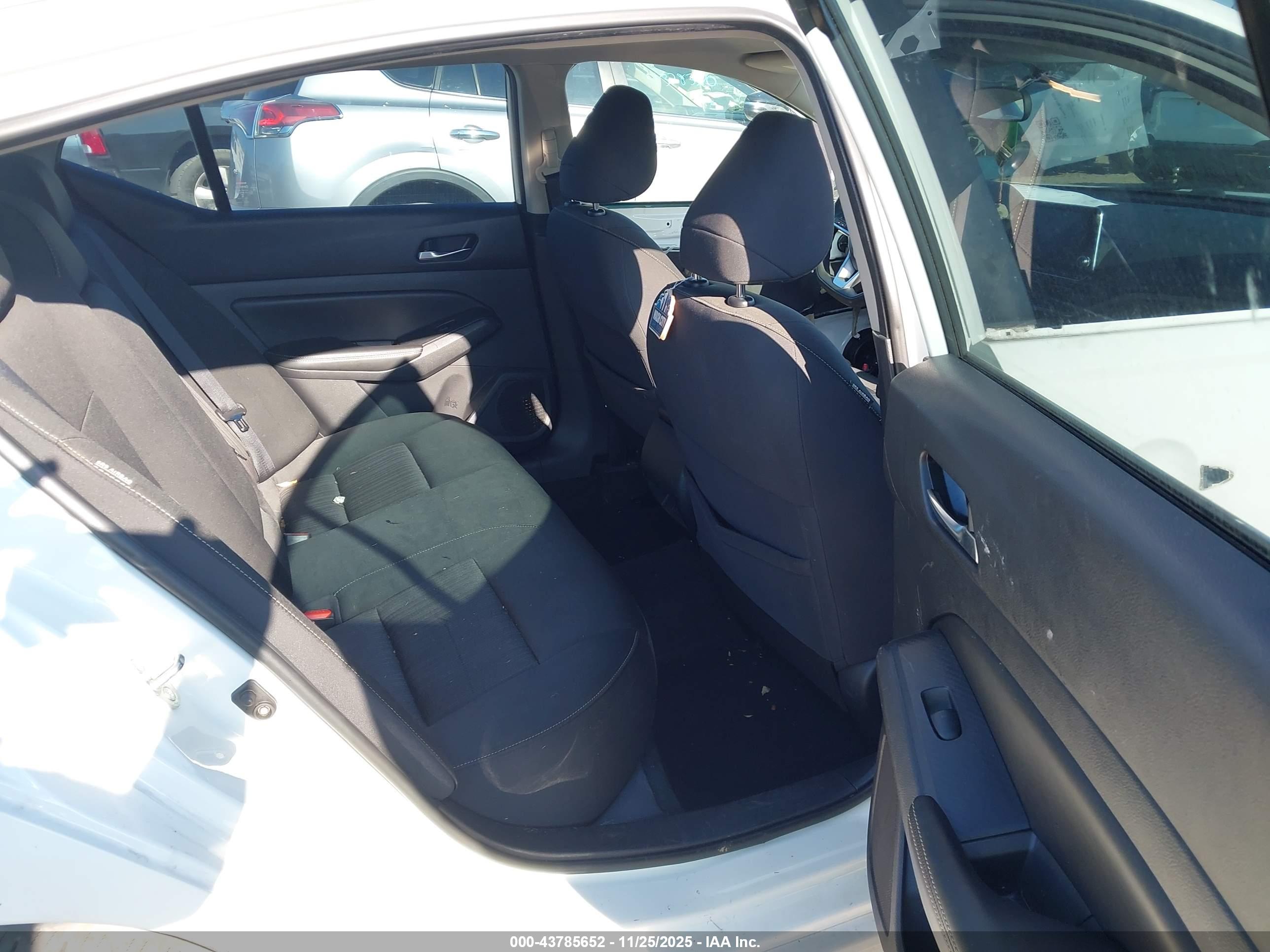 NISSAN ALTIMA image 8