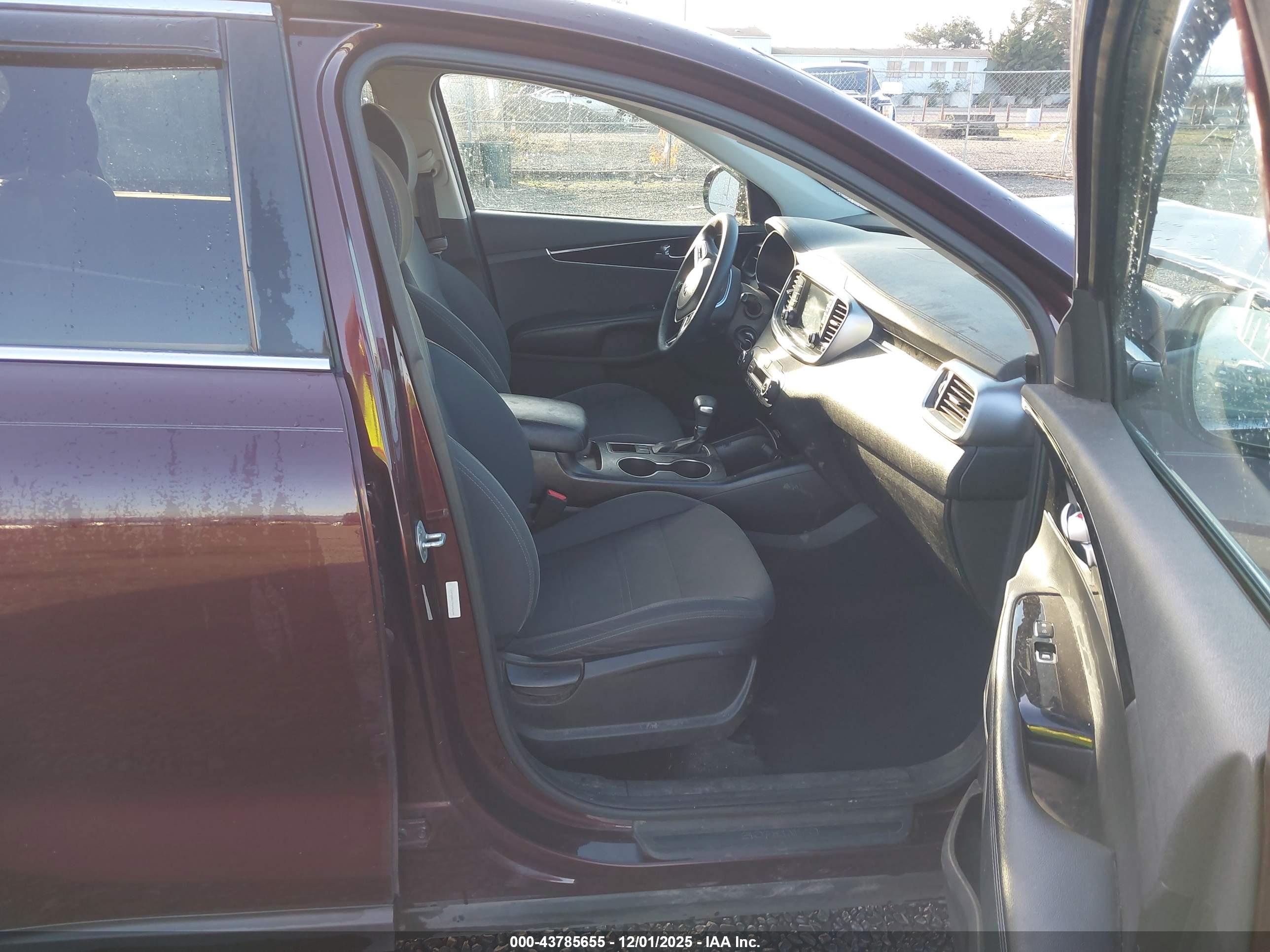 KIA SORENTO image 5