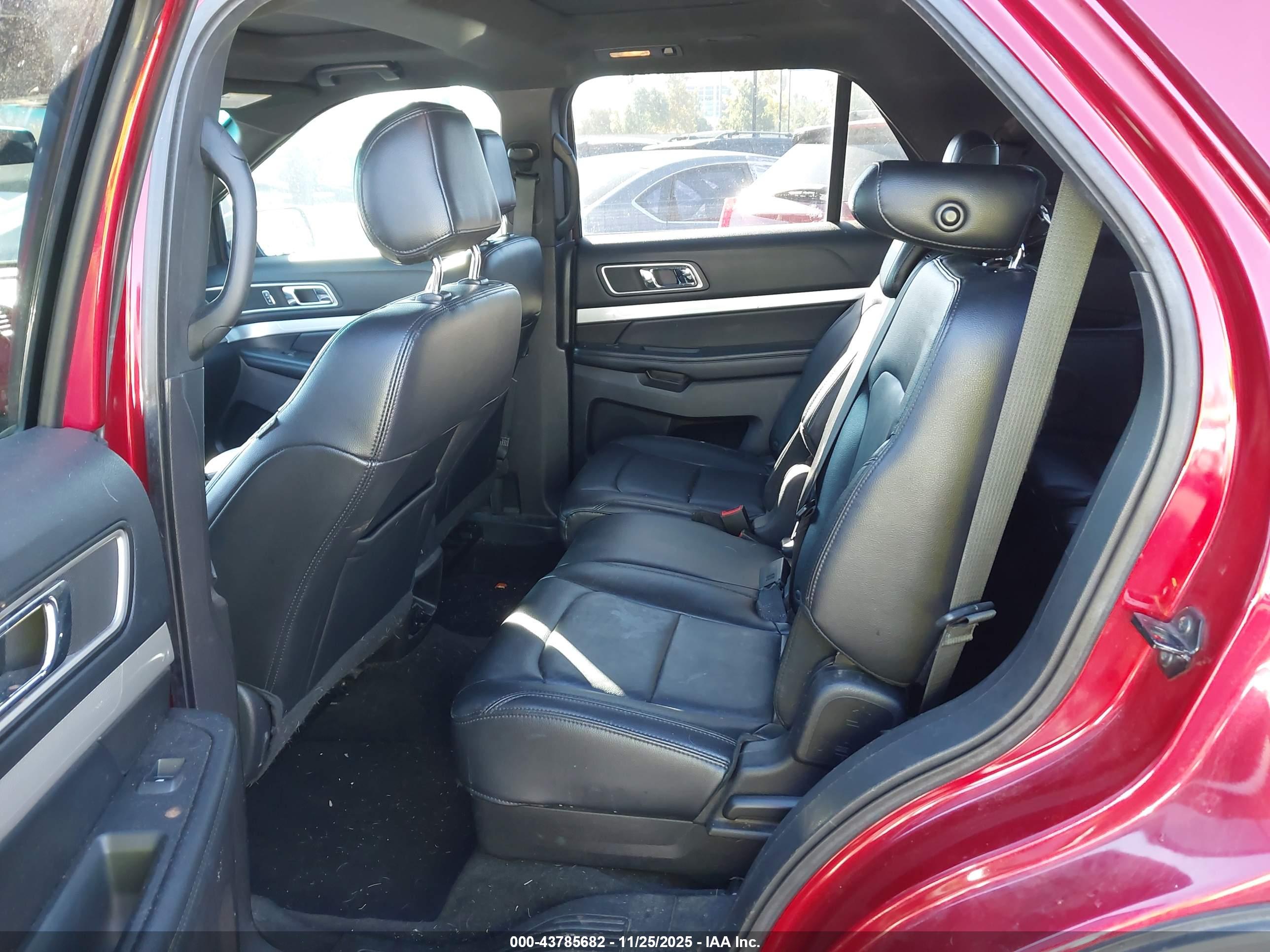 FORD EXPLORER image 8