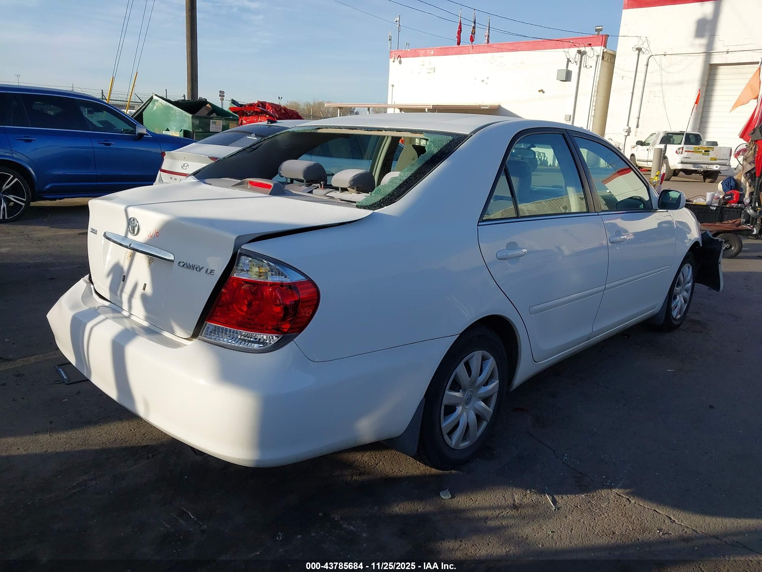 TOYOTA CAMRY image 4