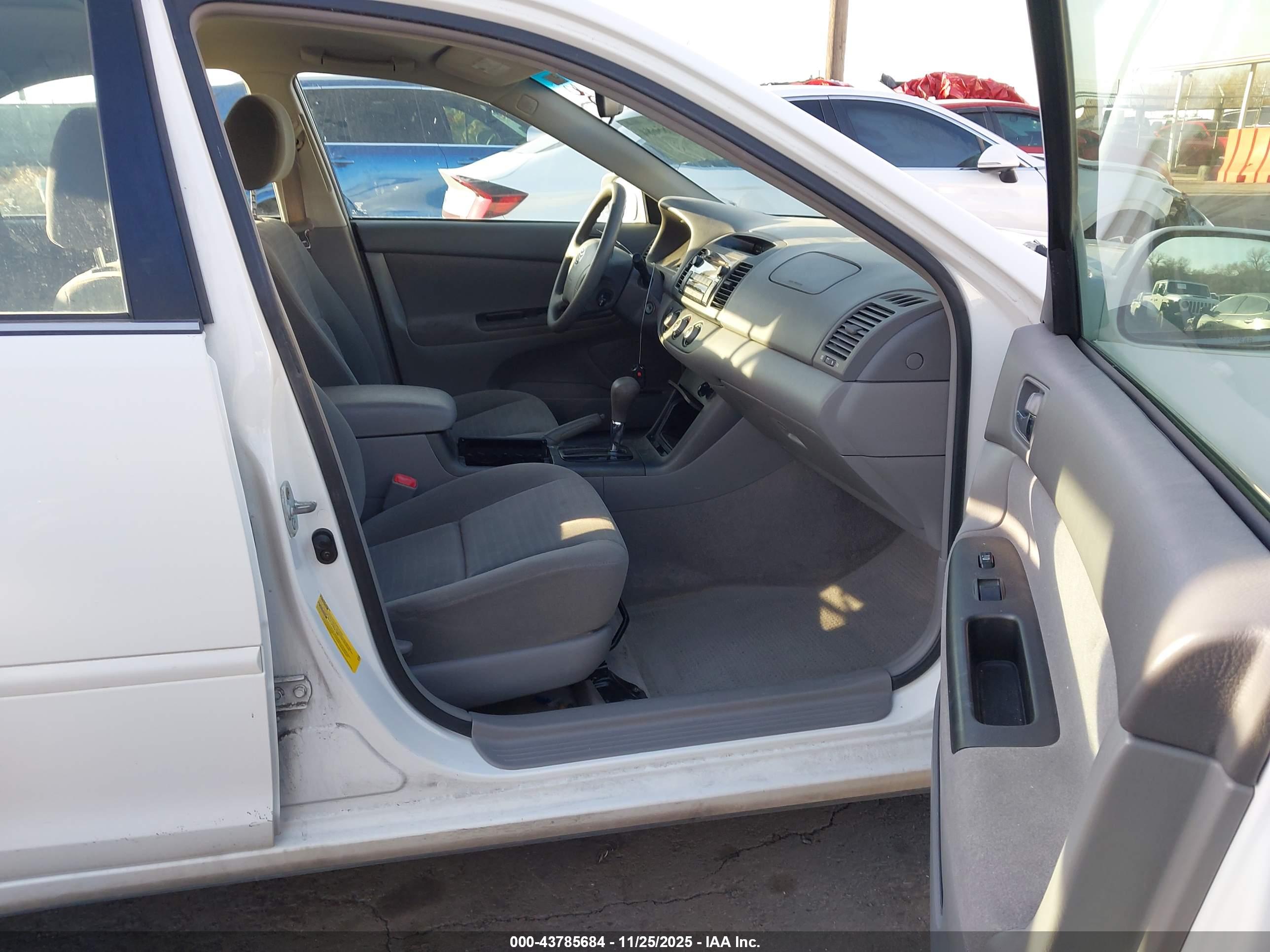 TOYOTA CAMRY image 5