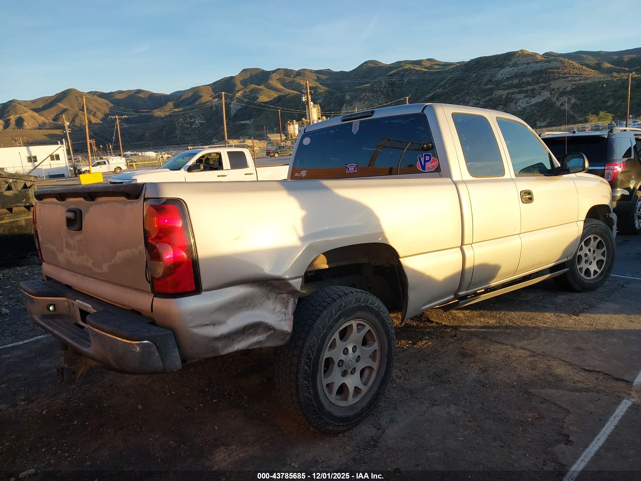 CHEVROLET SILVERADO image 4