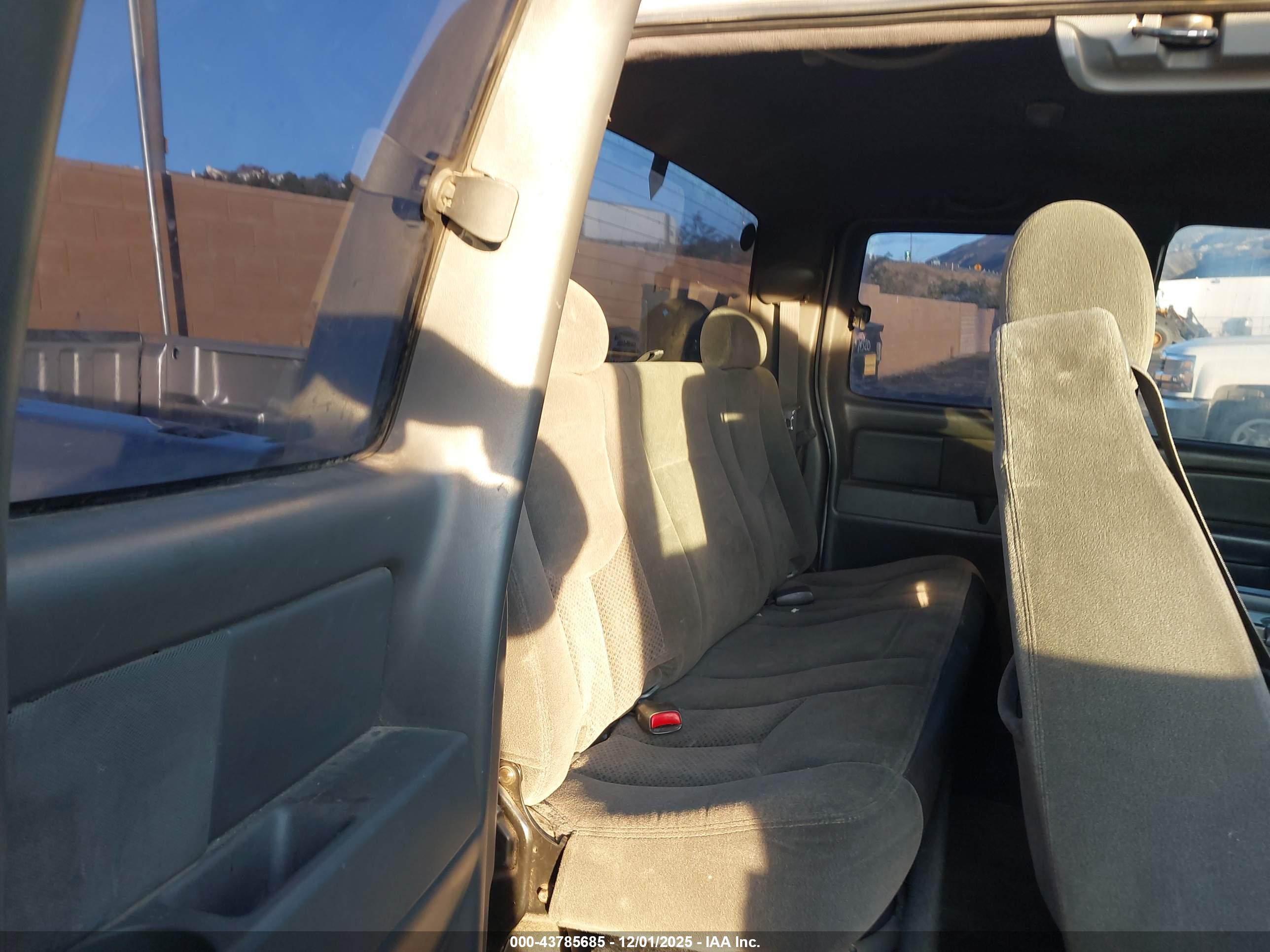 CHEVROLET SILVERADO image 8