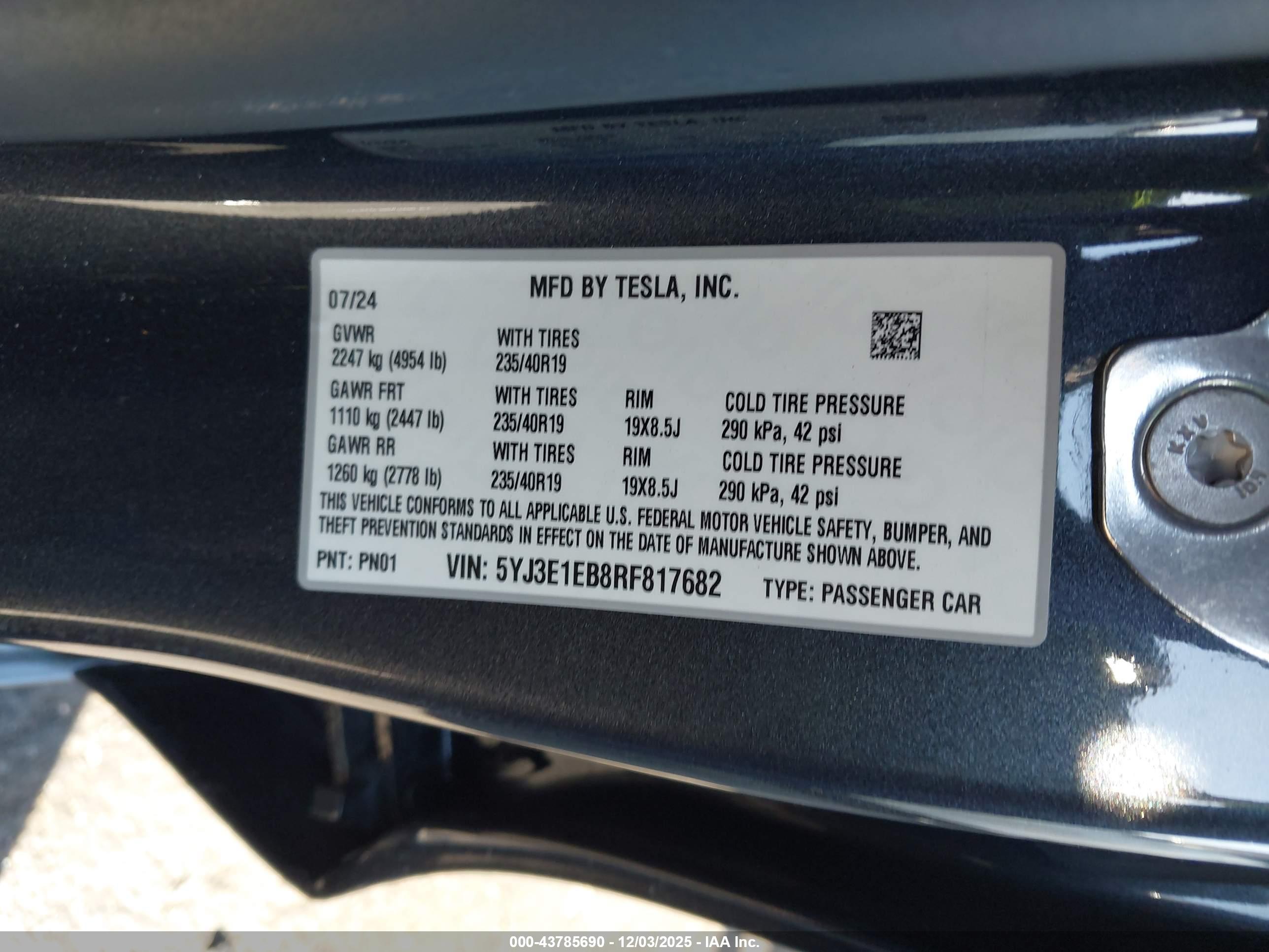 TESLA MODEL image 9