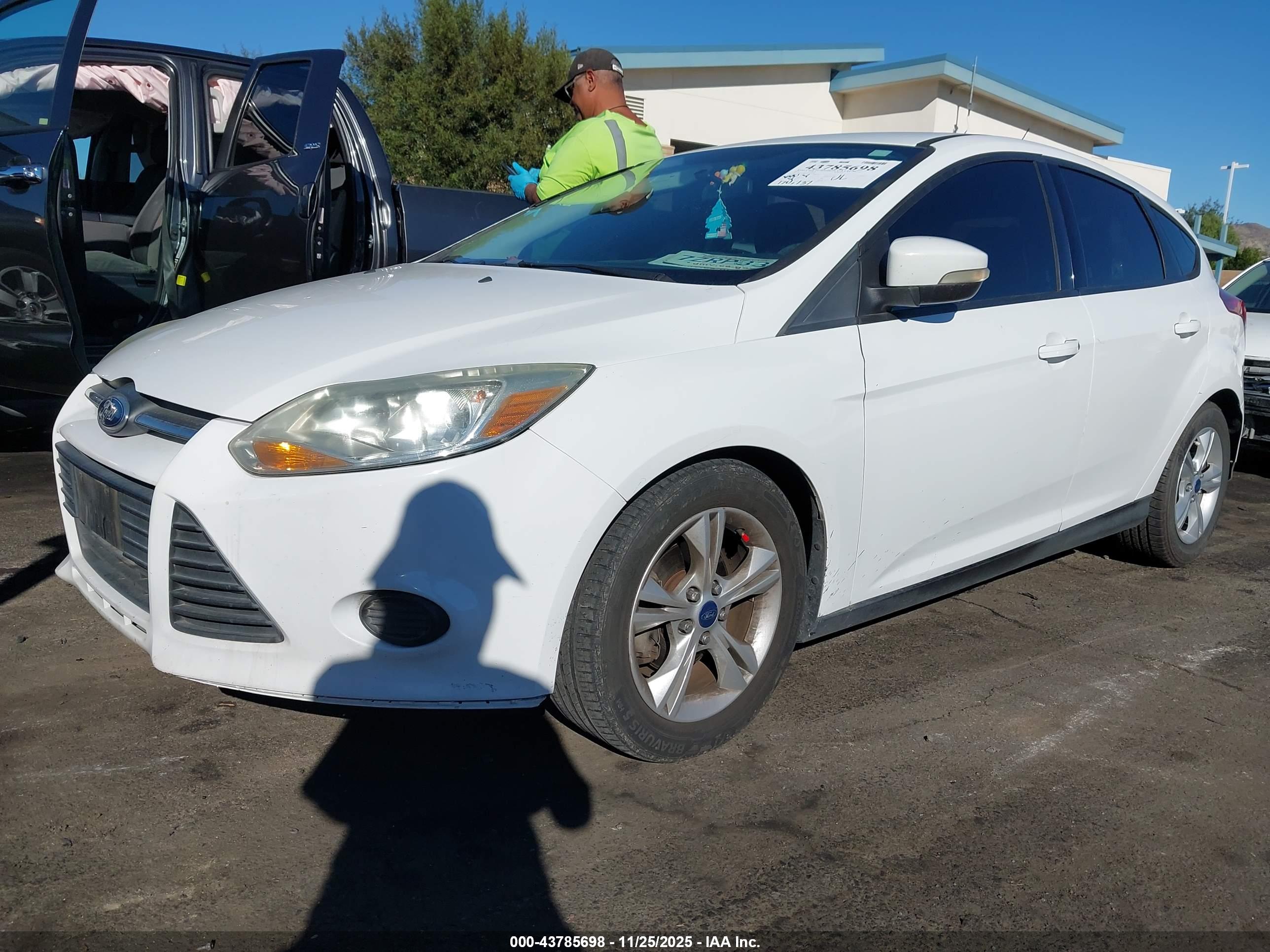 FORD FOCUS image 2