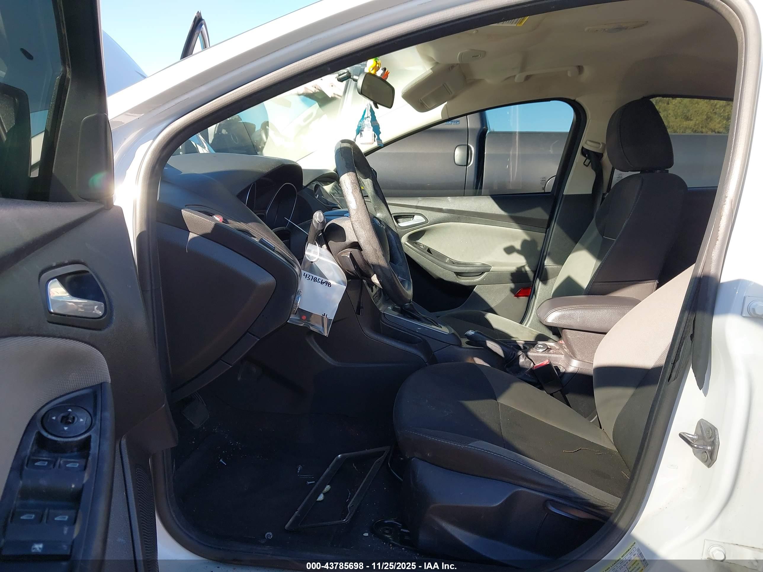 FORD FOCUS image 5