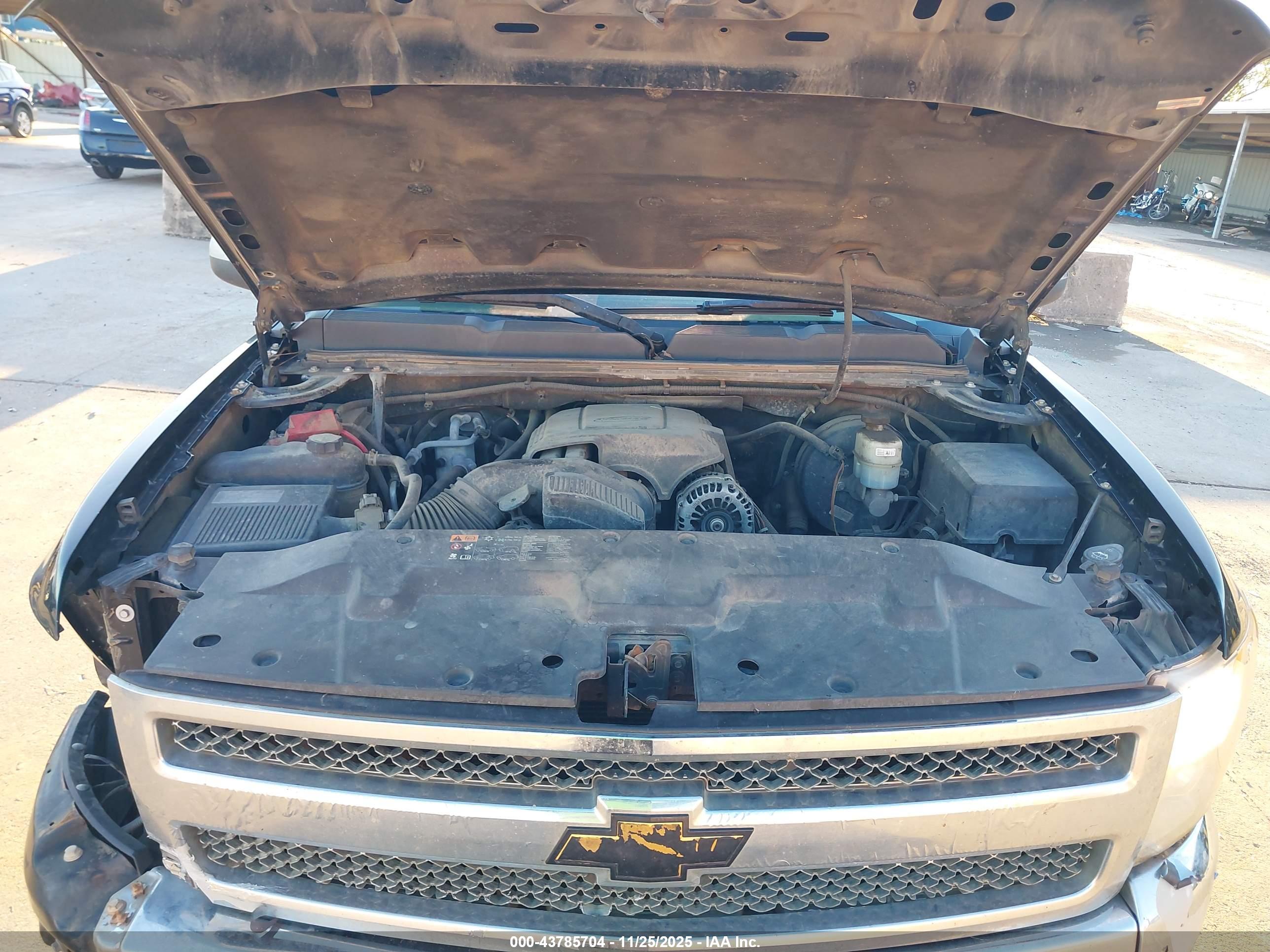 CHEVROLET SILVERADO image 10