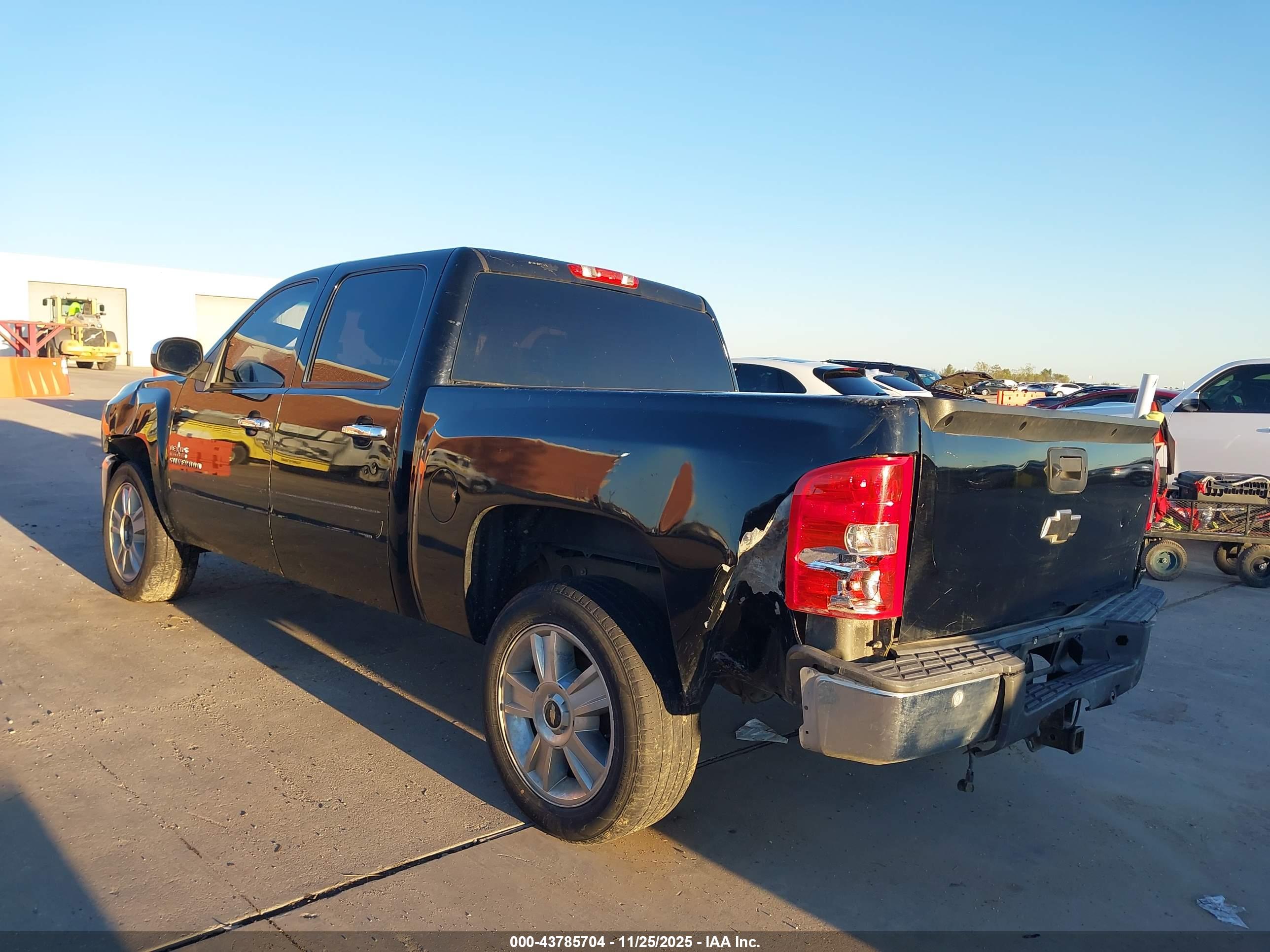 CHEVROLET SILVERADO image 3