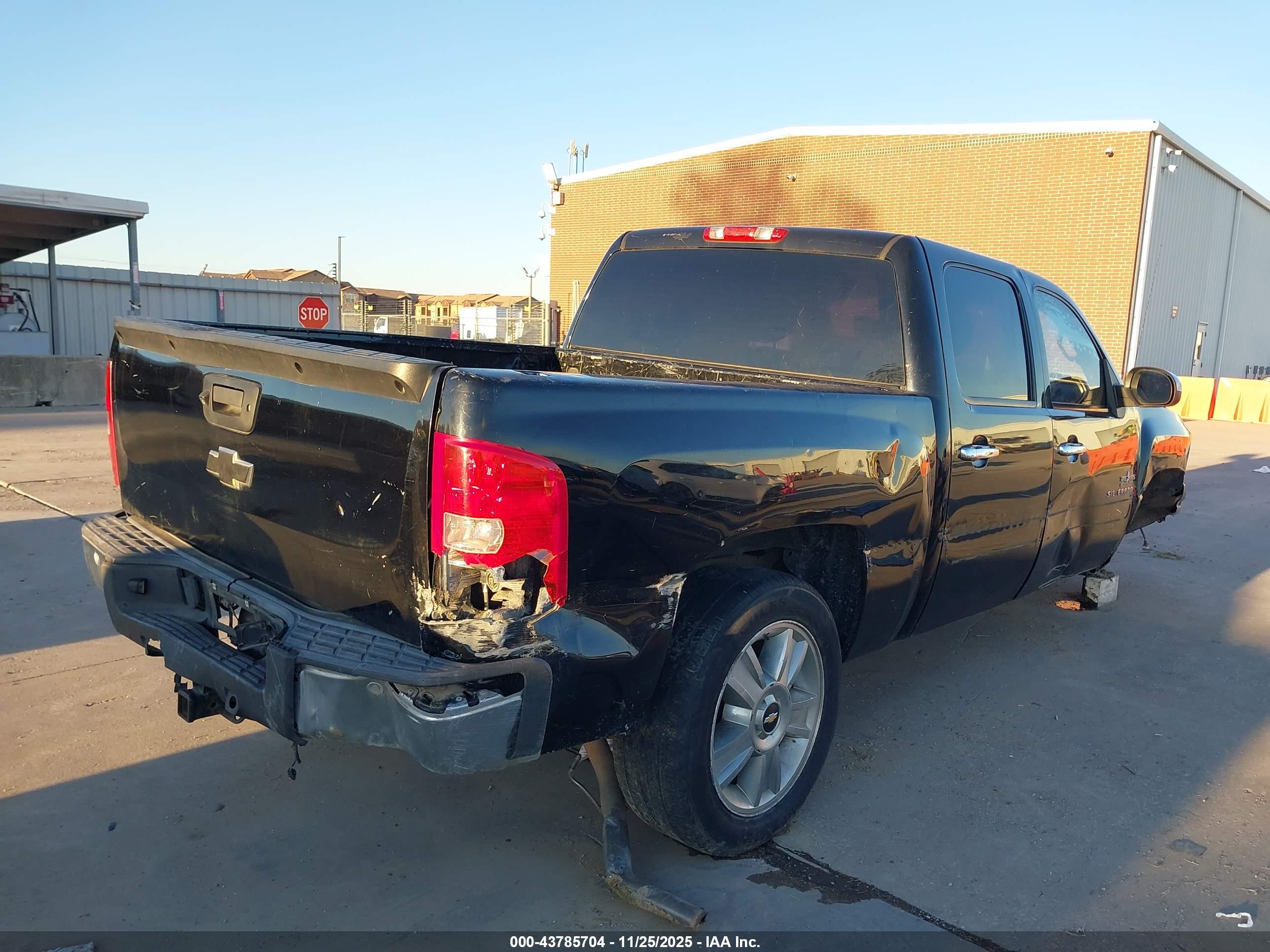 CHEVROLET SILVERADO image 4