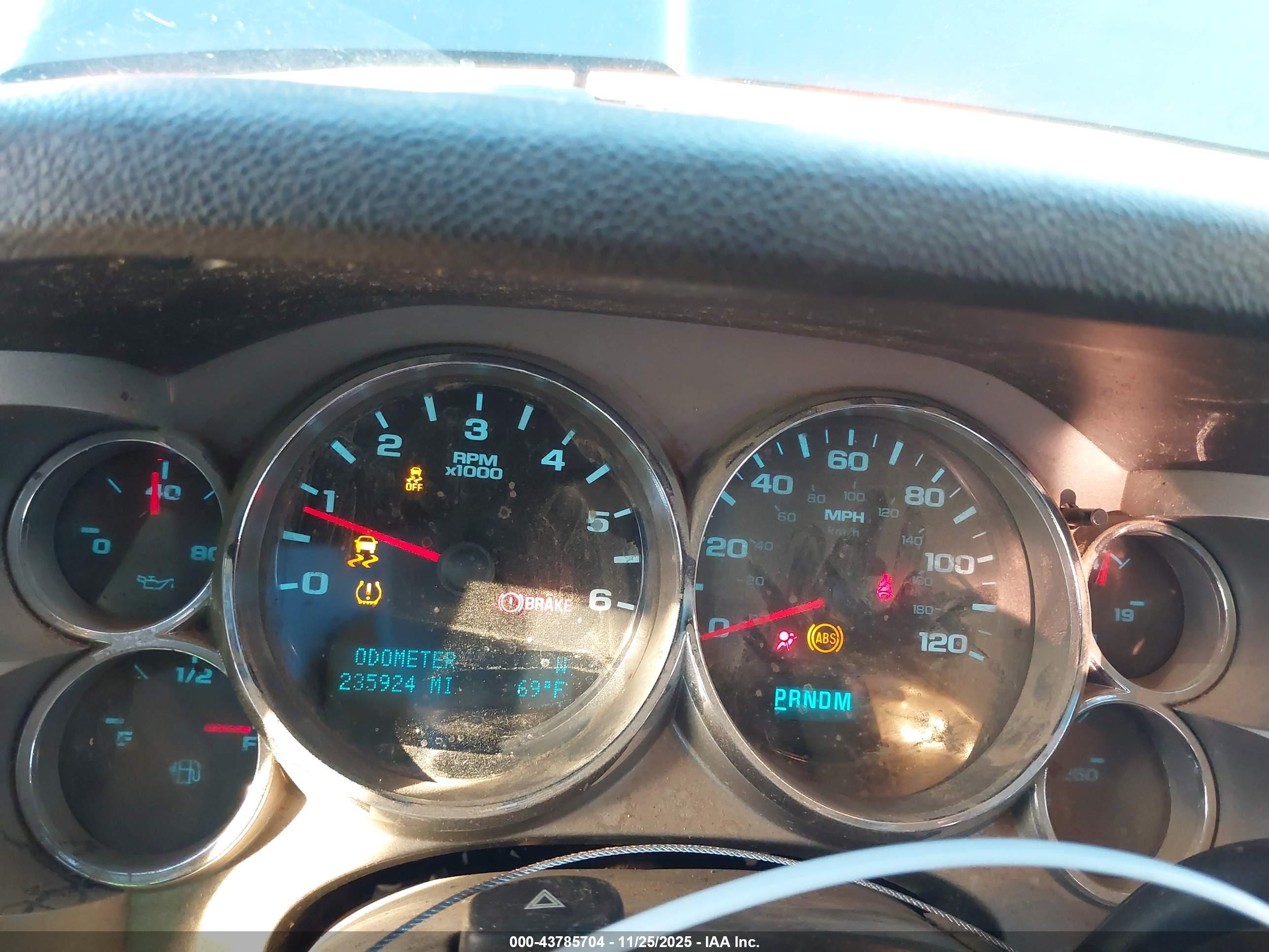 CHEVROLET SILVERADO image 7