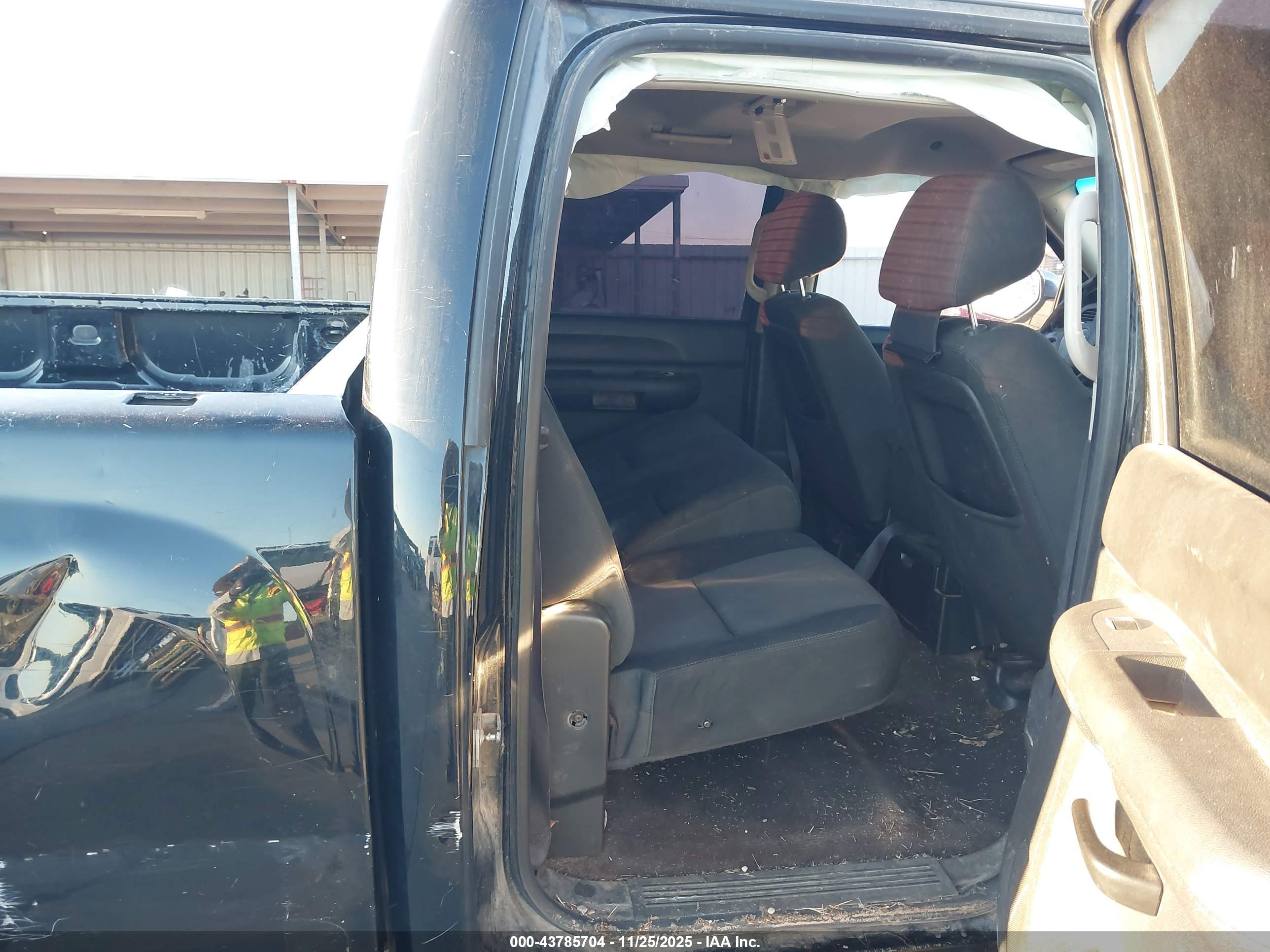 CHEVROLET SILVERADO image 8