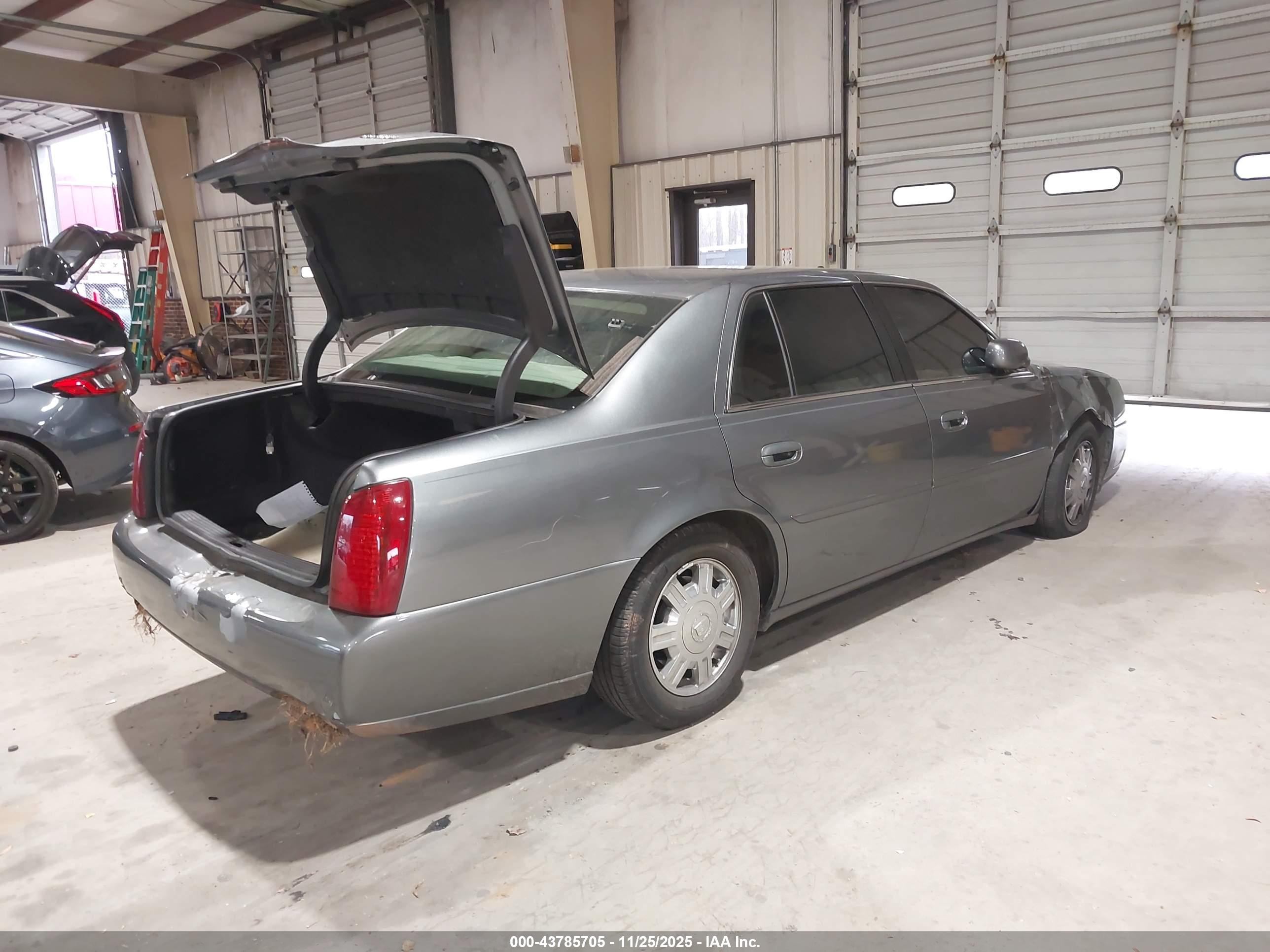 CADILLAC DEVILLE image 4