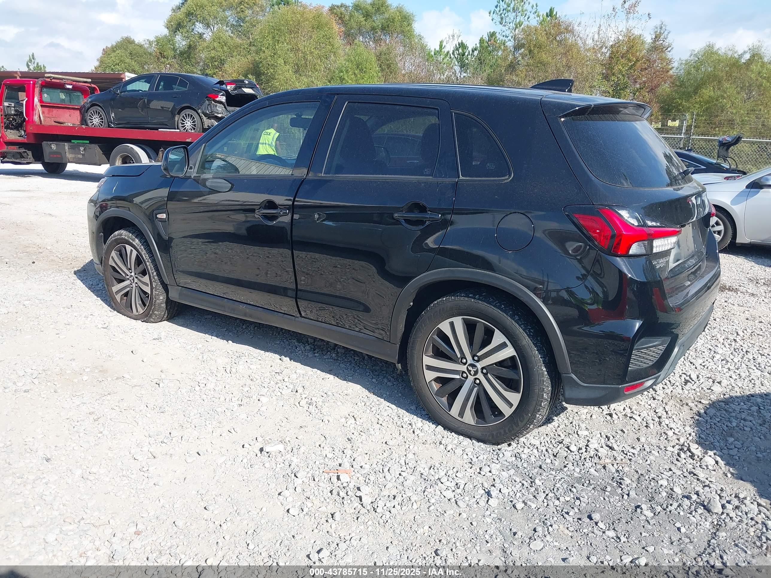 MITSUBISHI OUTLANDER image 3