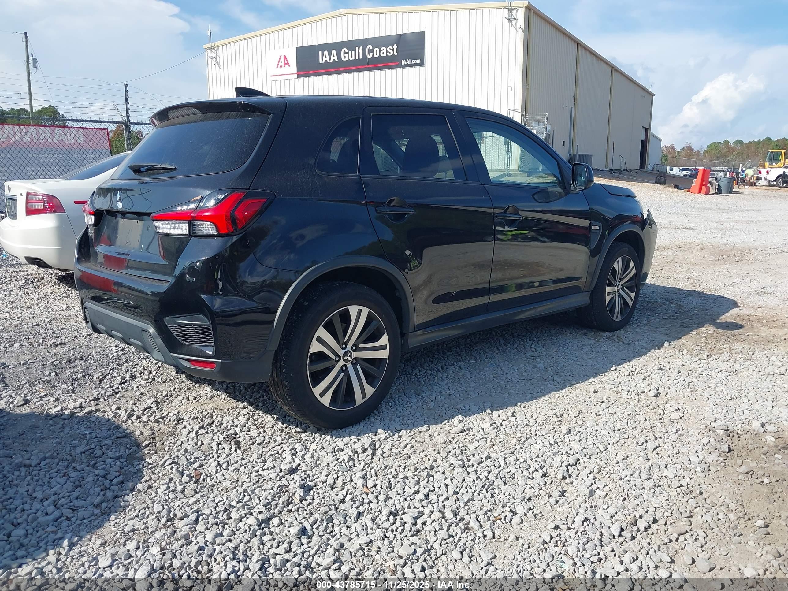 MITSUBISHI OUTLANDER image 4