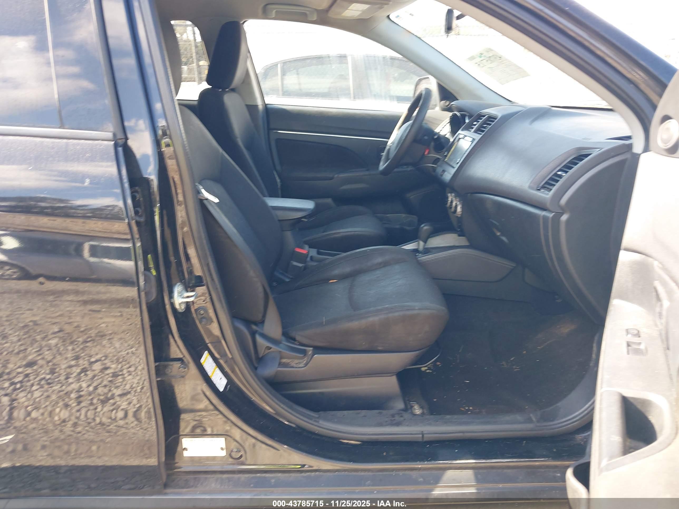 MITSUBISHI OUTLANDER image 5