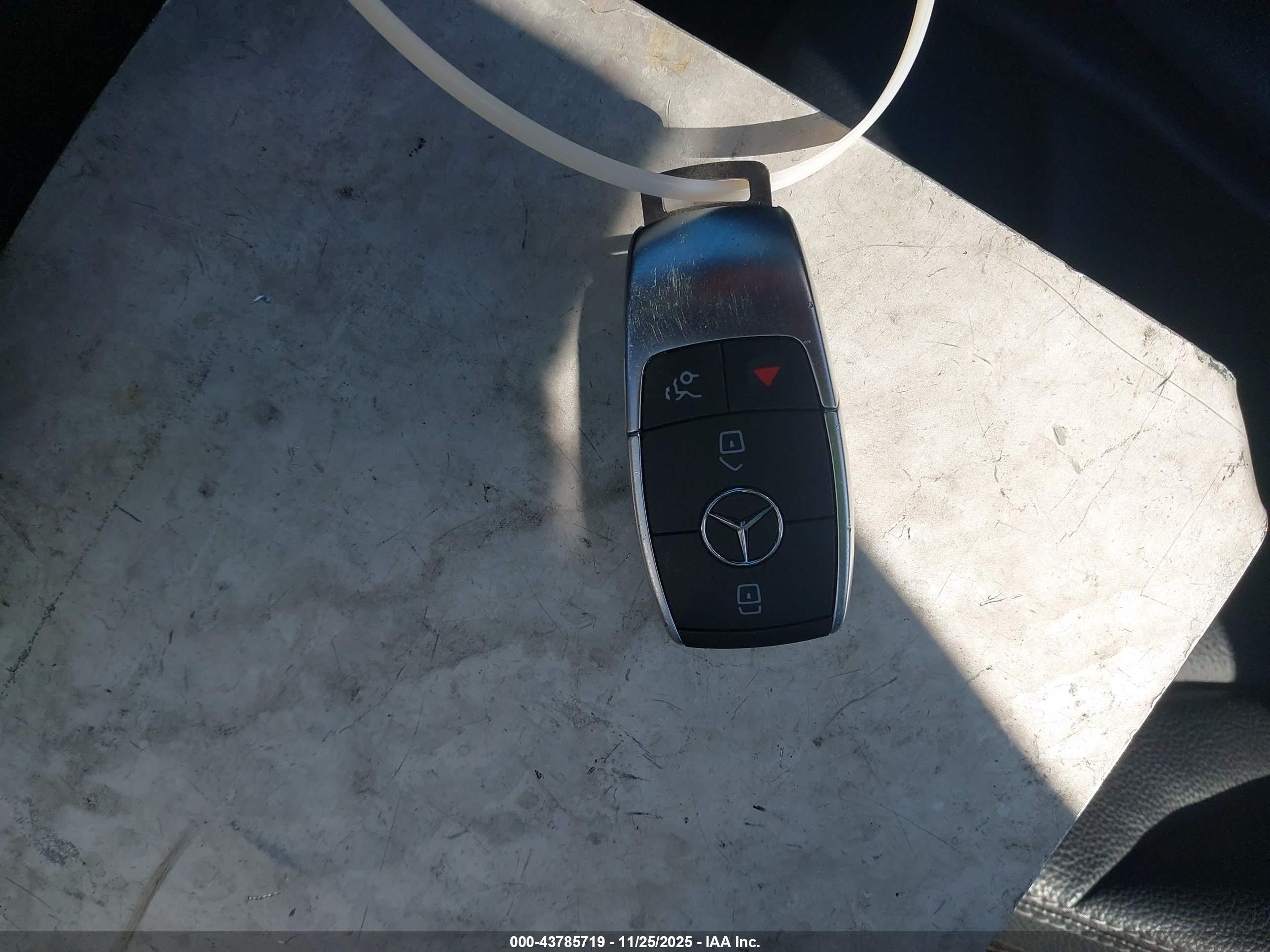 MERCEDES-BENZ C image 11