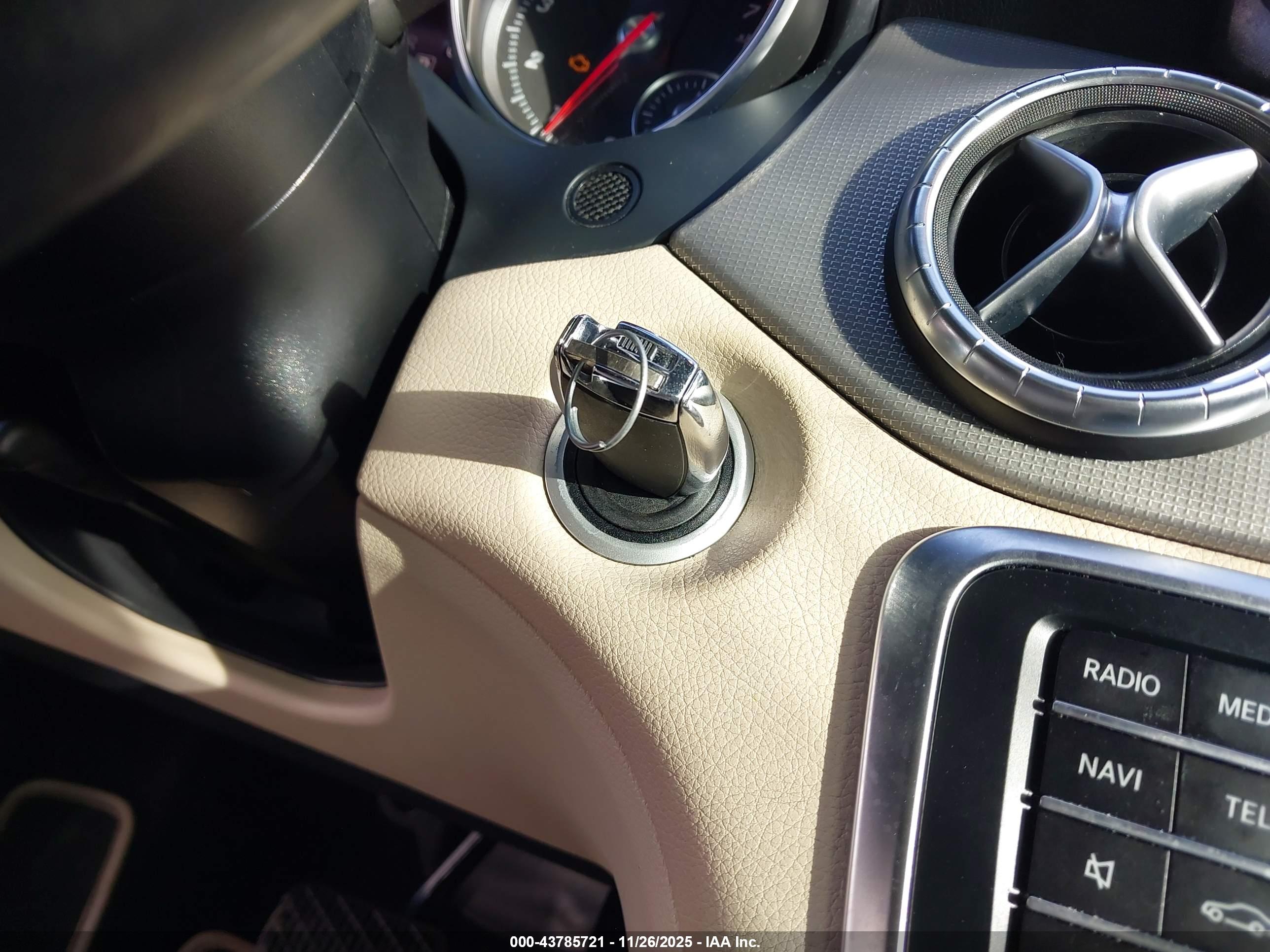 MERCEDES-BENZ CLA image 11