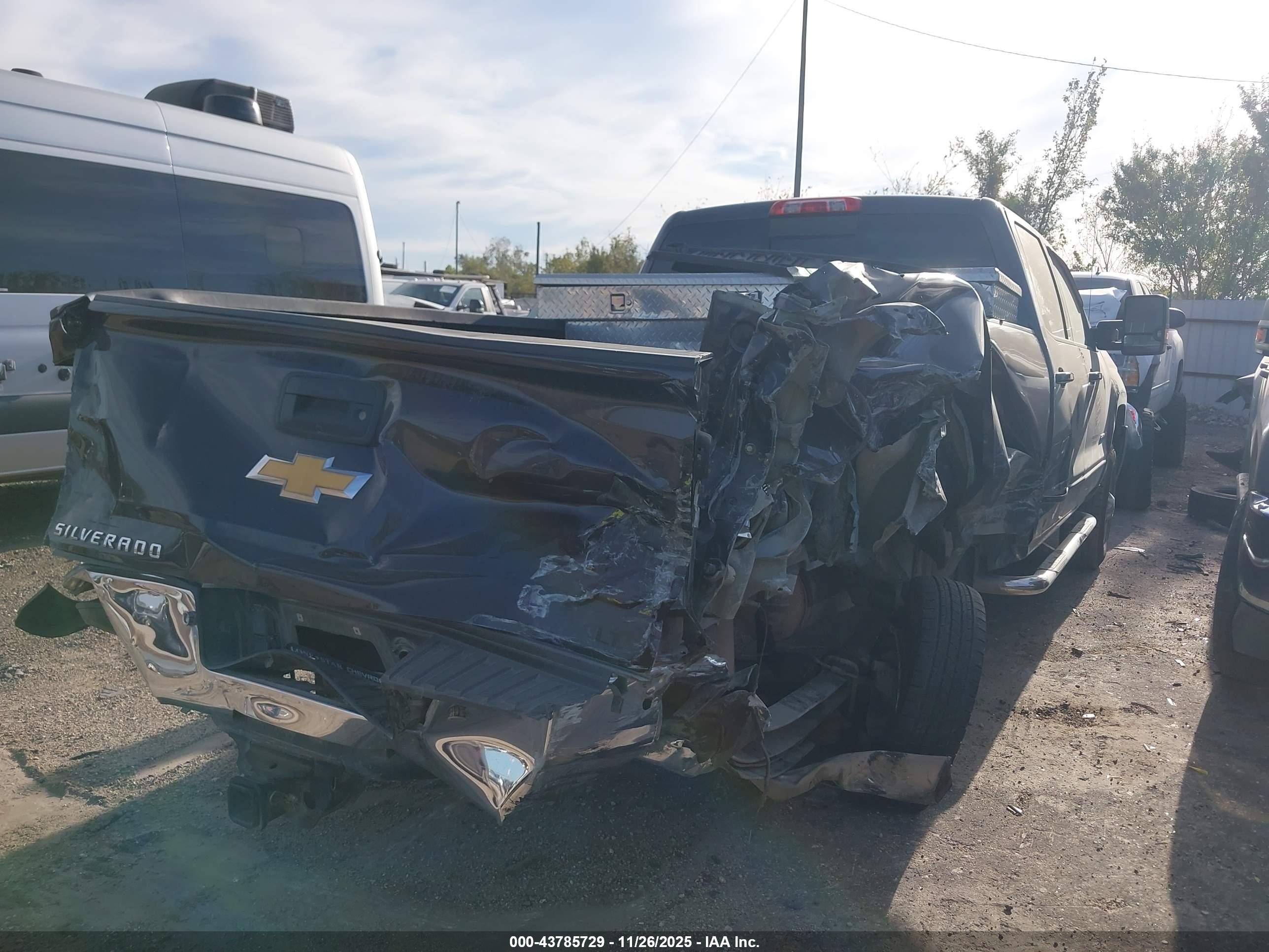 CHEVROLET SILVERADO image 4