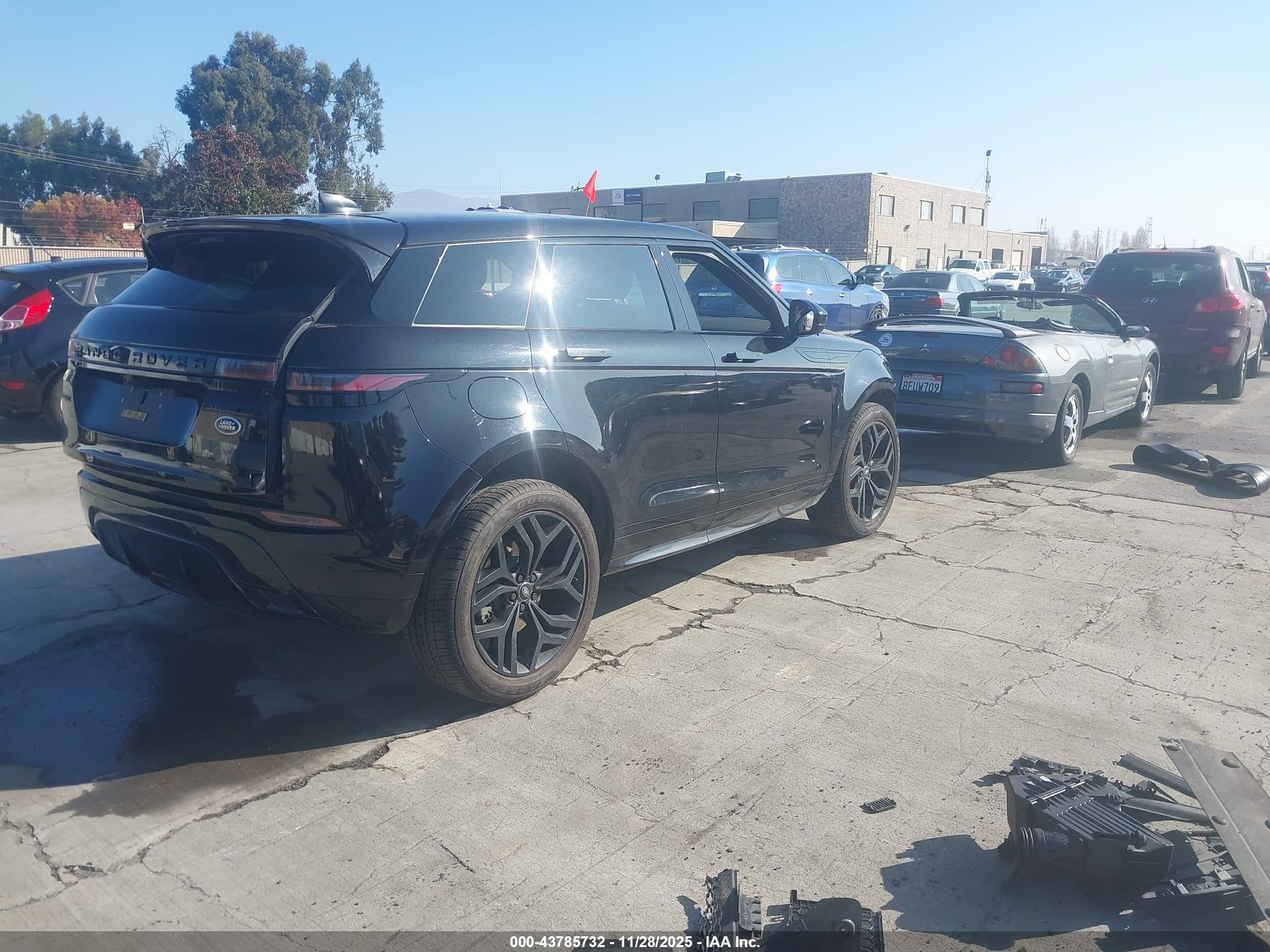 LAND ROVER image 4