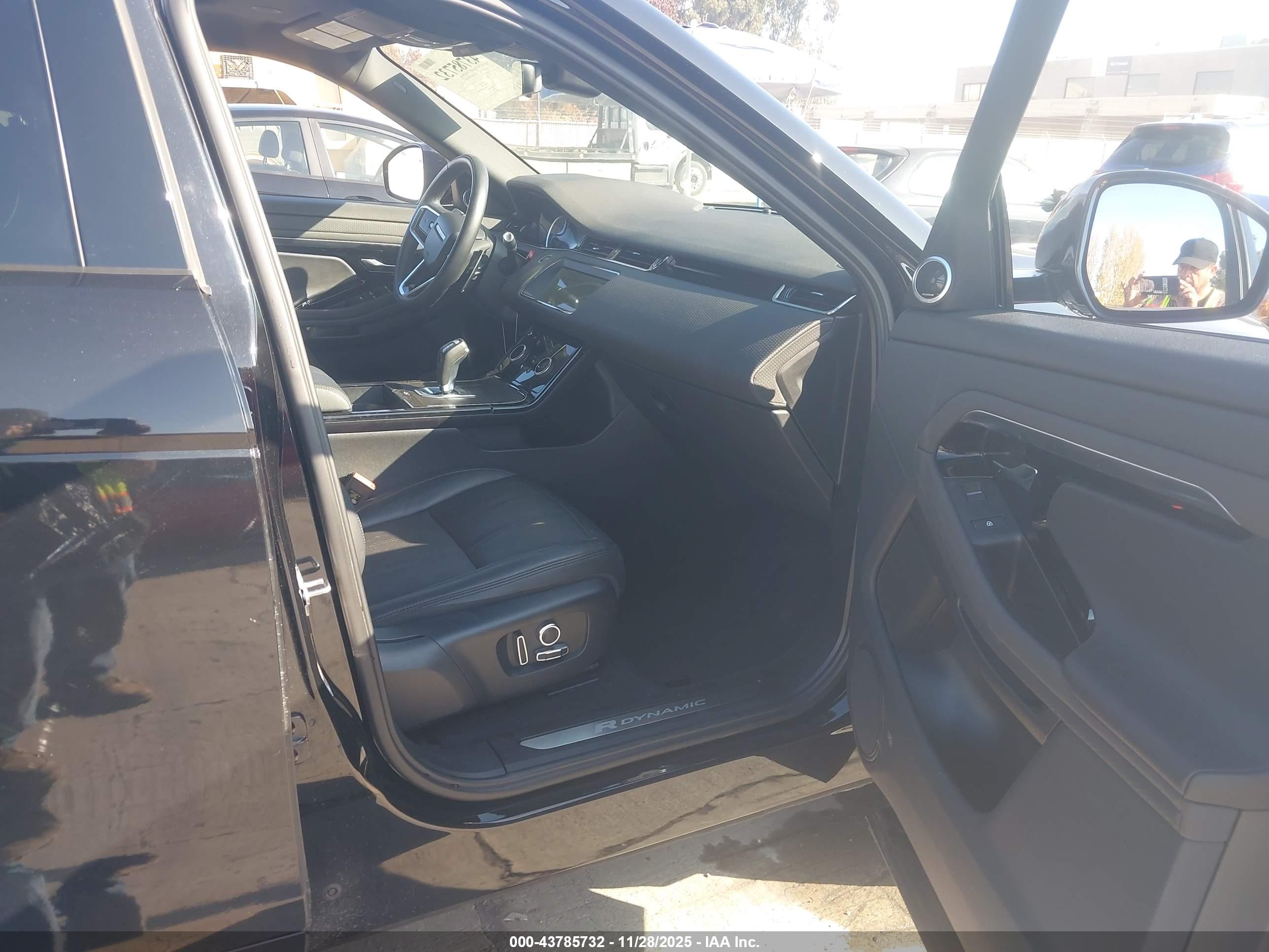 LAND ROVER image 5