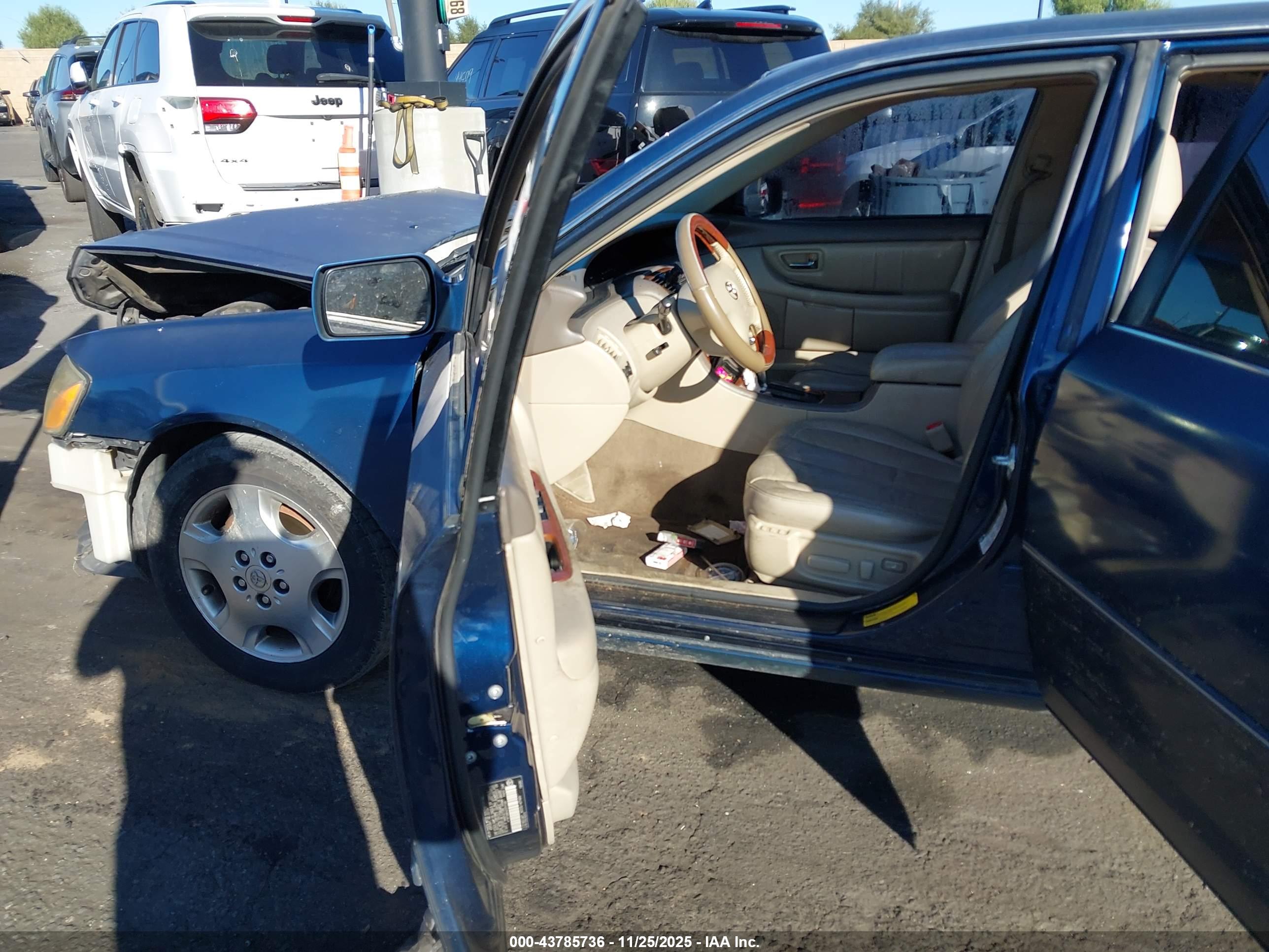TOYOTA AVALON image 5