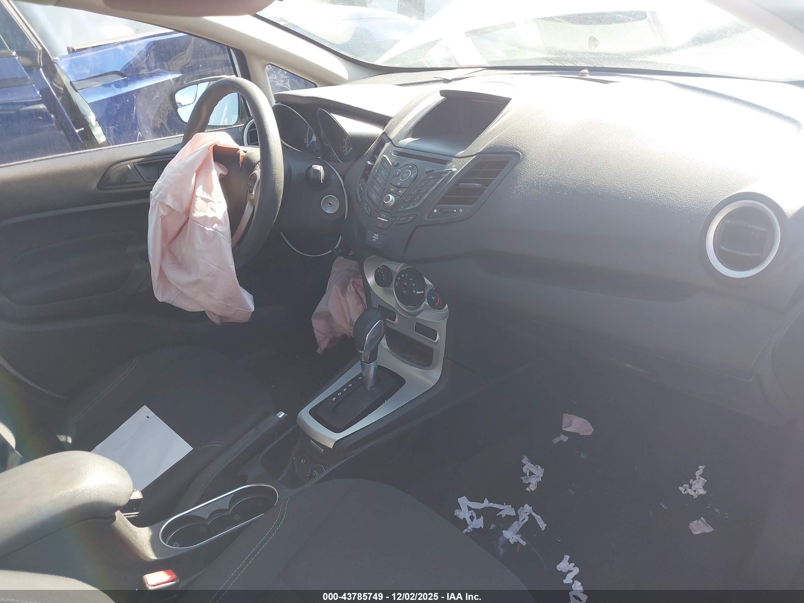 FORD FIESTA image 5