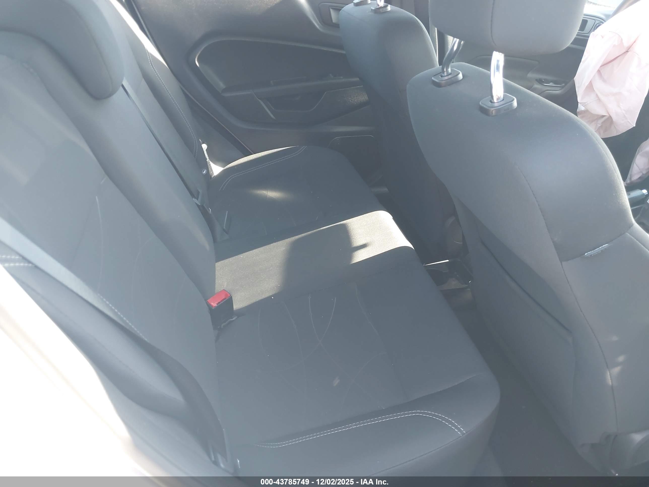 FORD FIESTA image 8