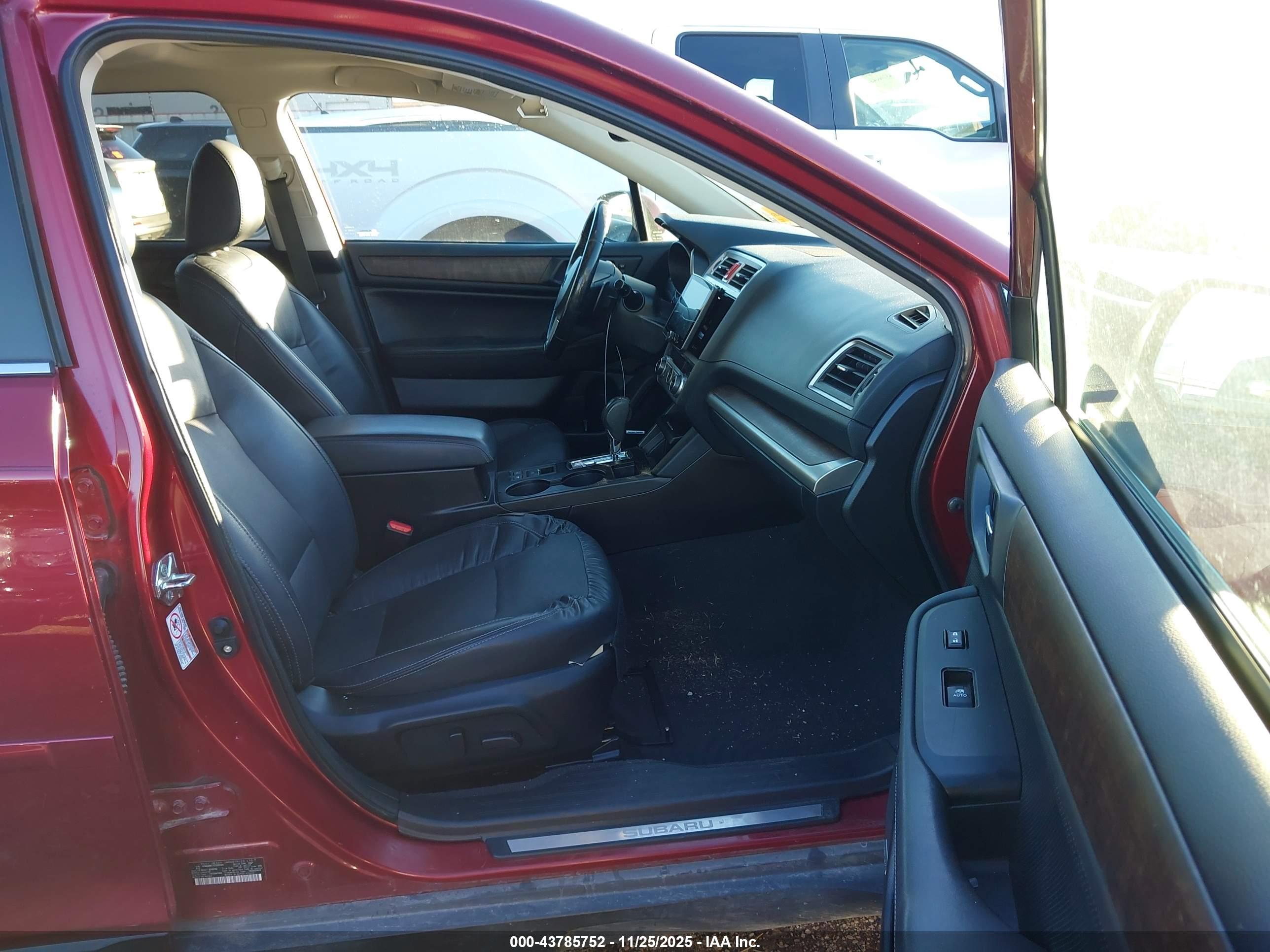 SUBARU OUTBACK image 5