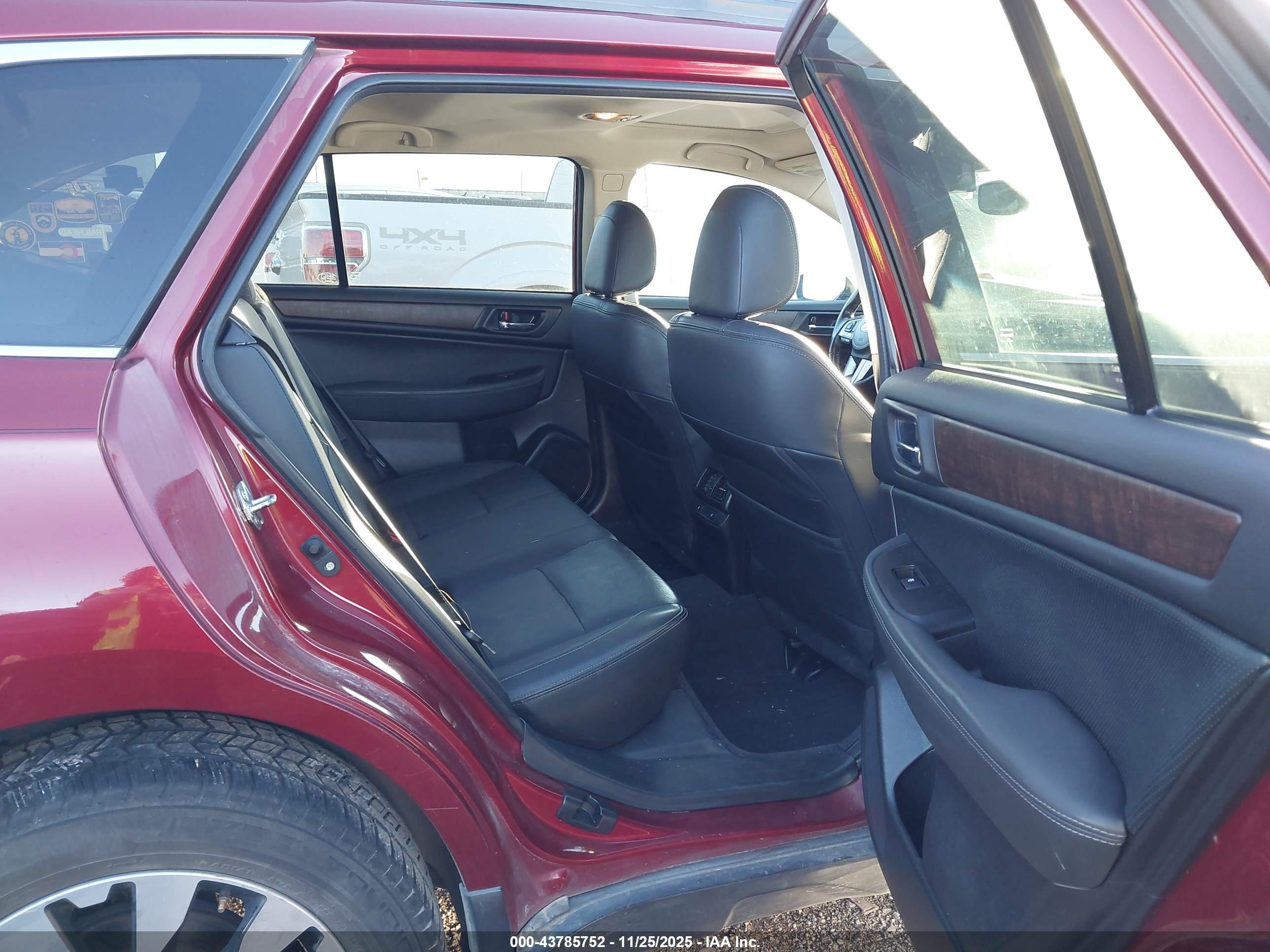 SUBARU OUTBACK image 8