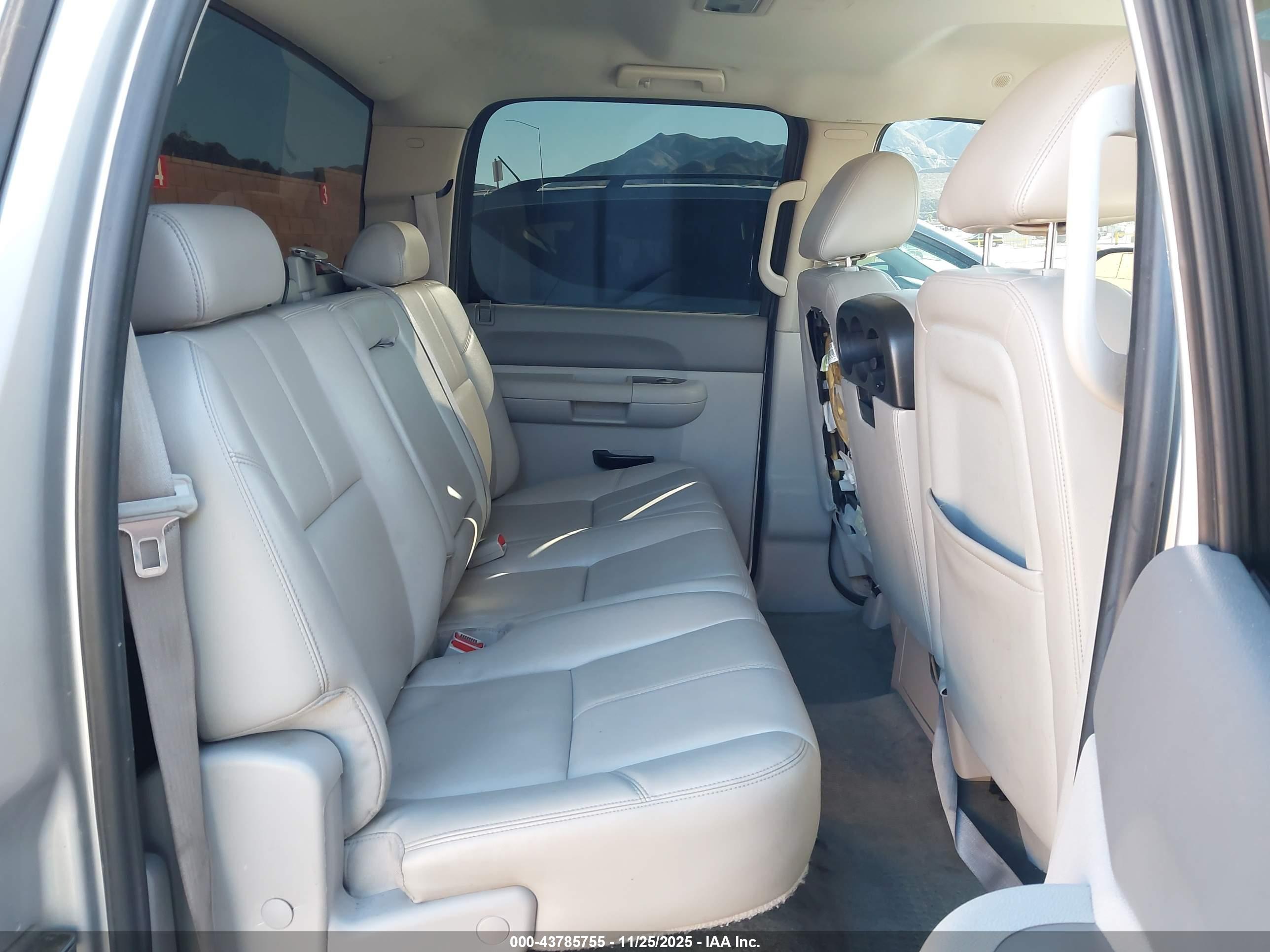 GMC SIERRA image 8