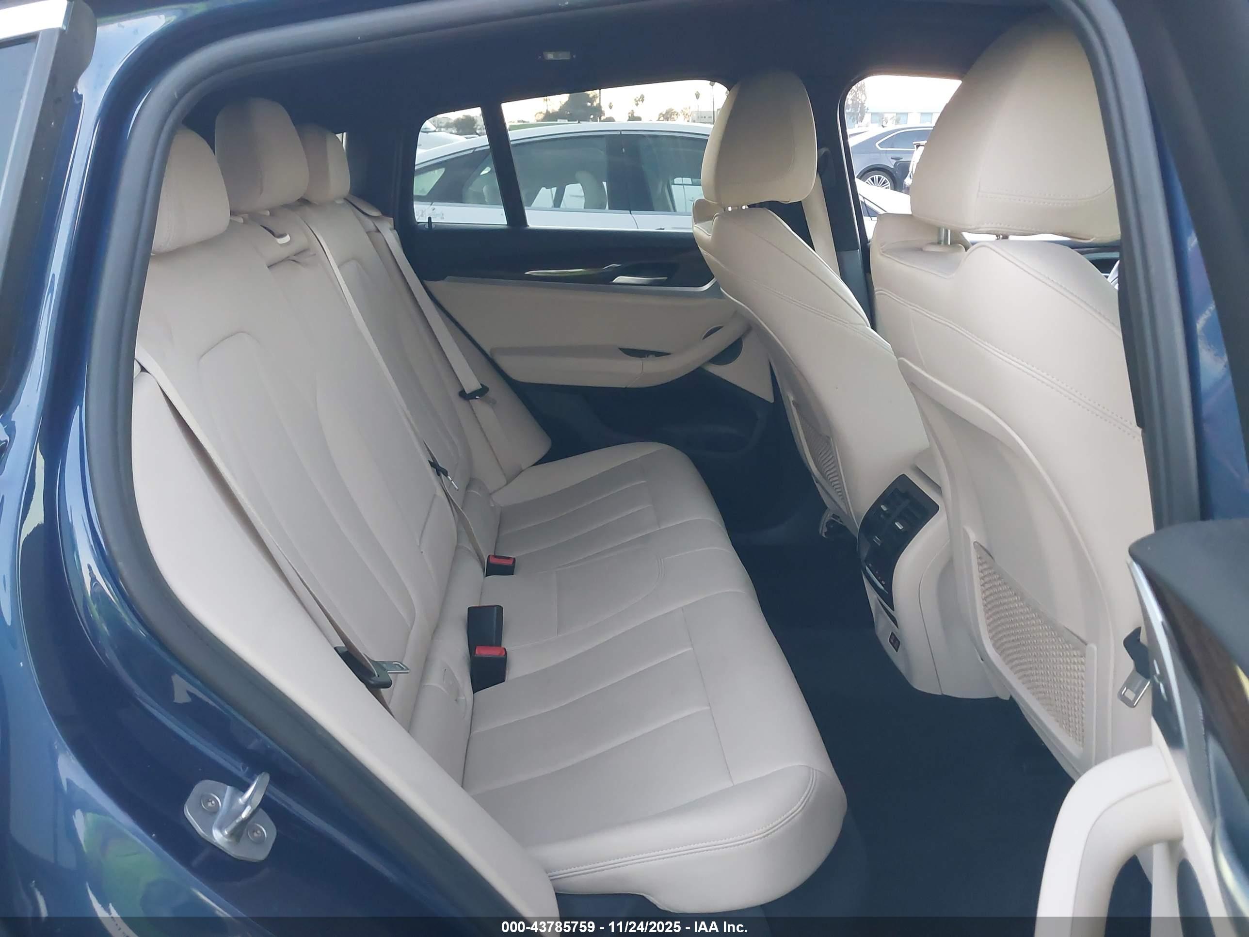 BMW X4 image 8