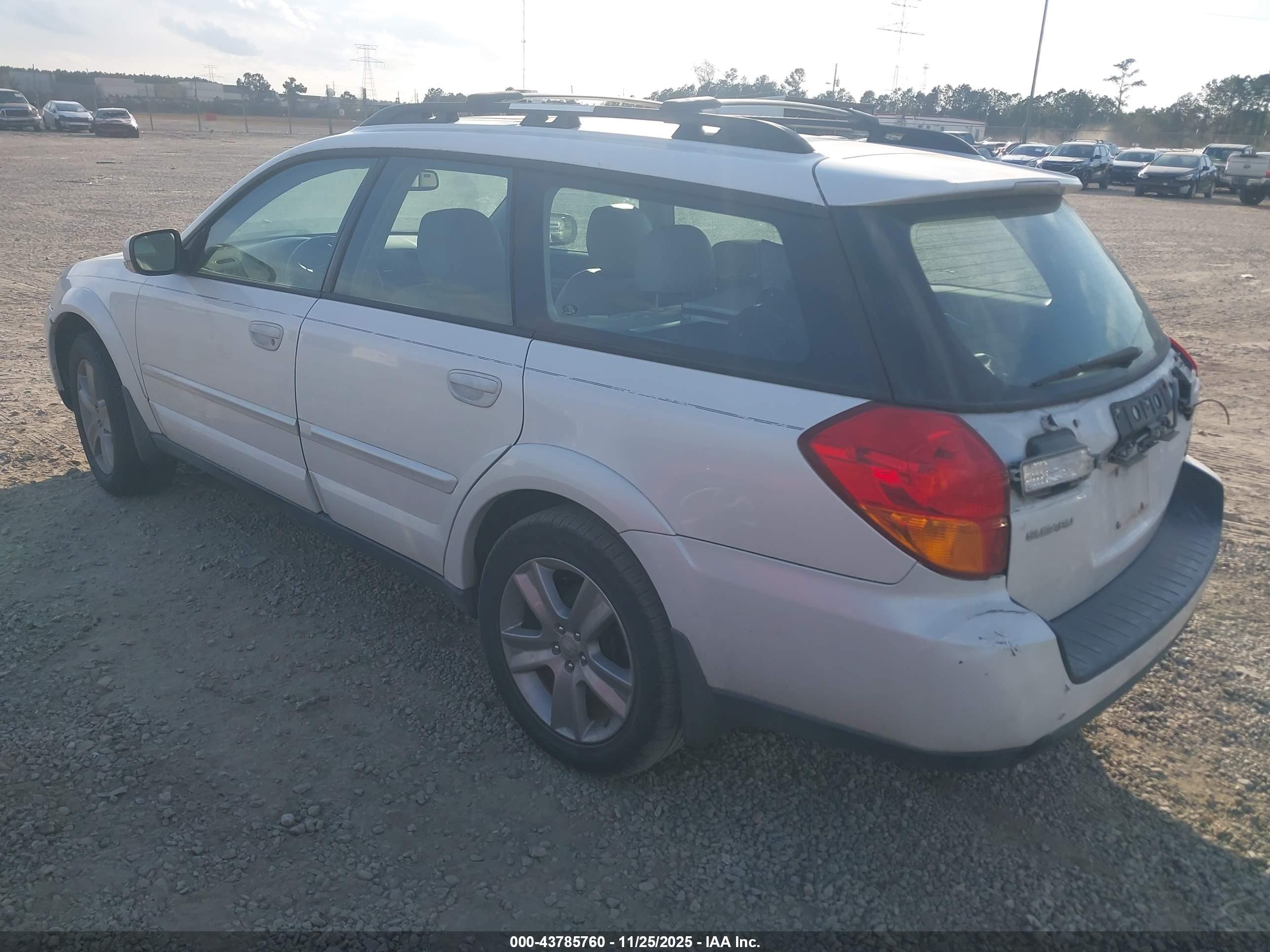 SUBARU OUTBACK image 3