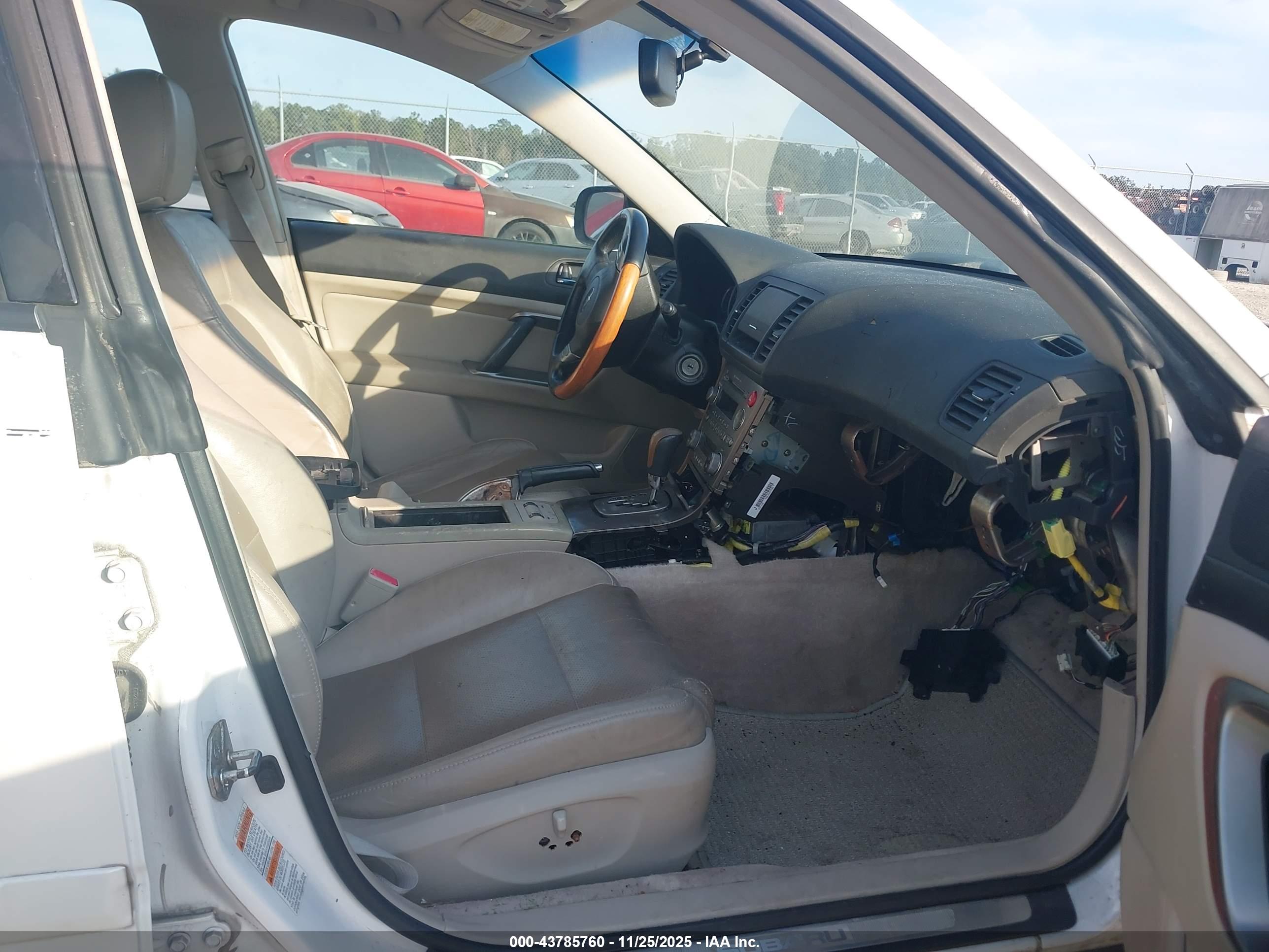 SUBARU OUTBACK image 5