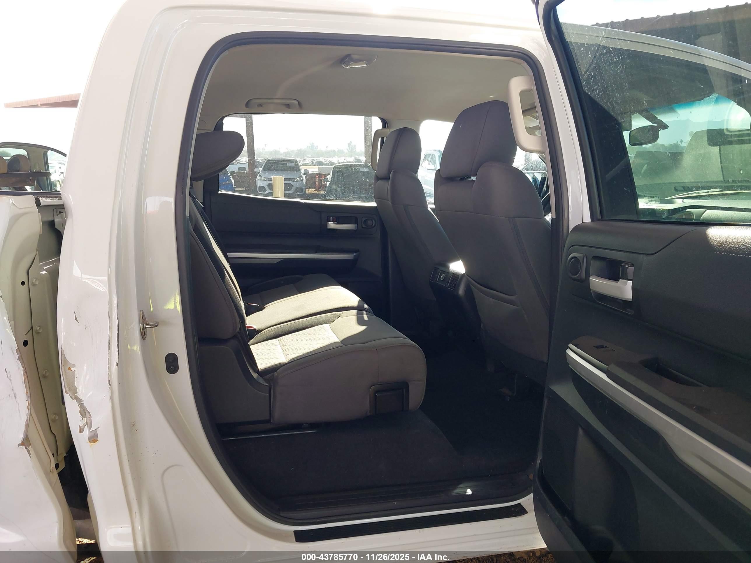 TOYOTA TUNDRA image 8