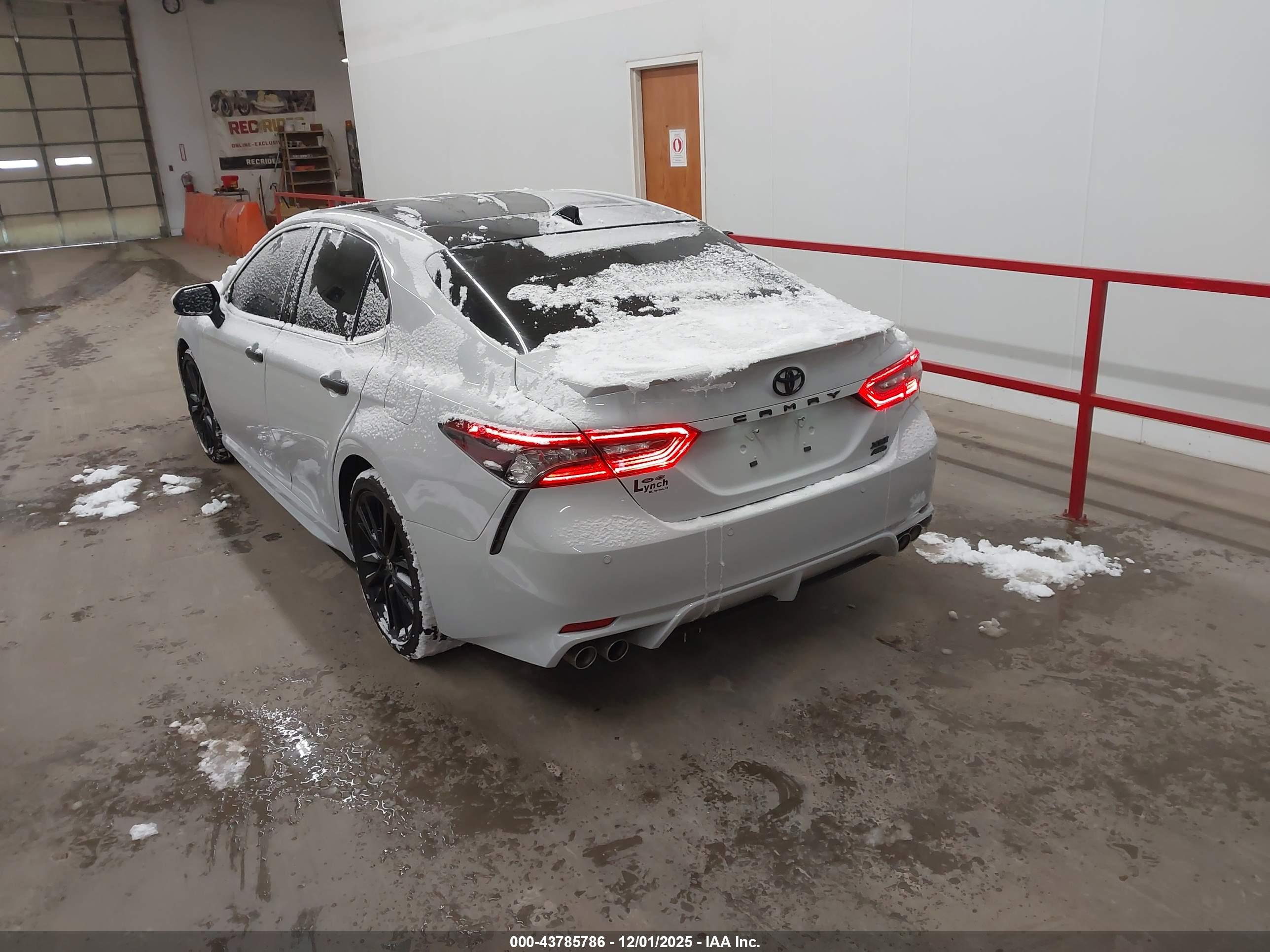 TOYOTA CAMRY image 3