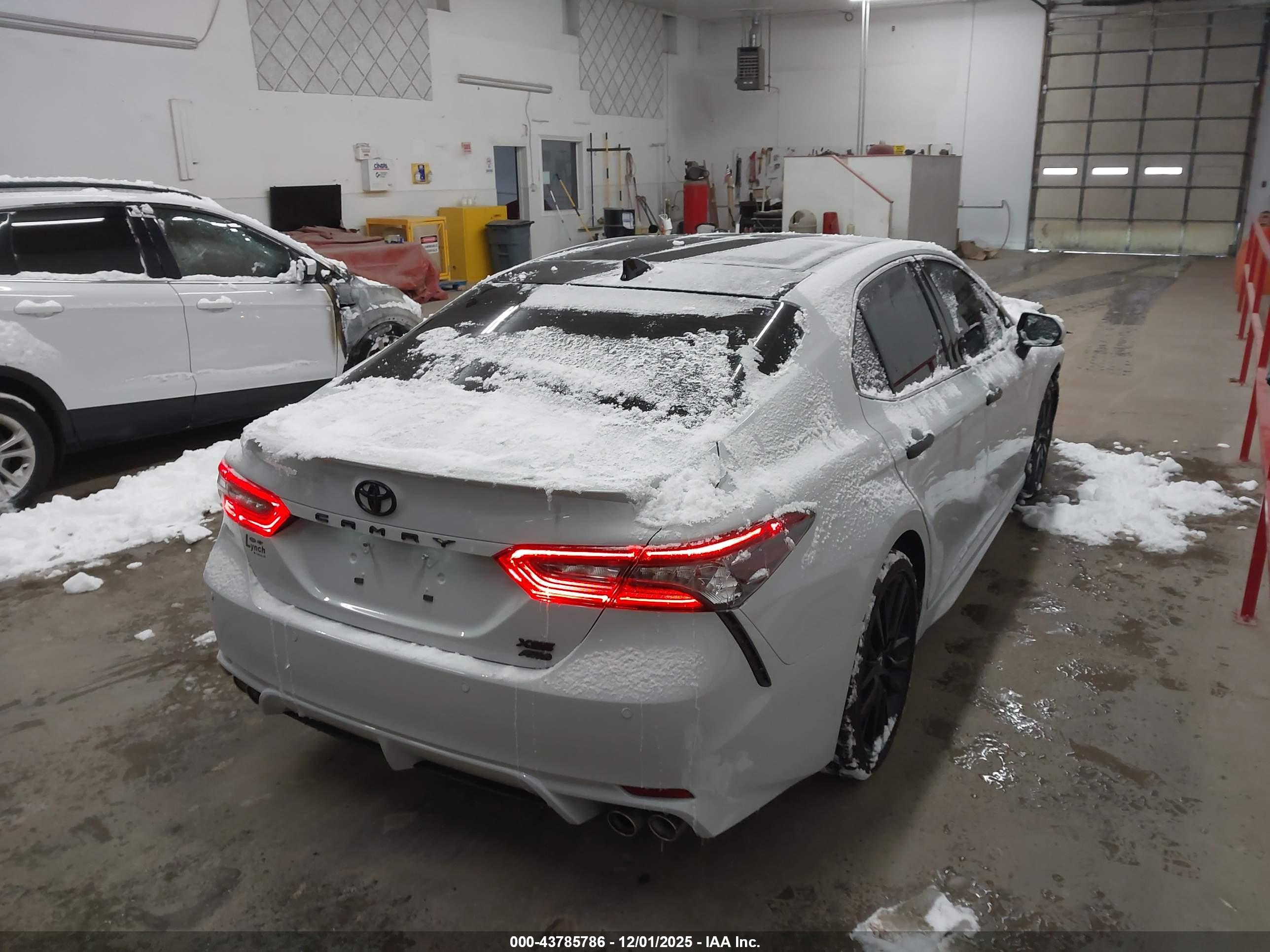 TOYOTA CAMRY image 4