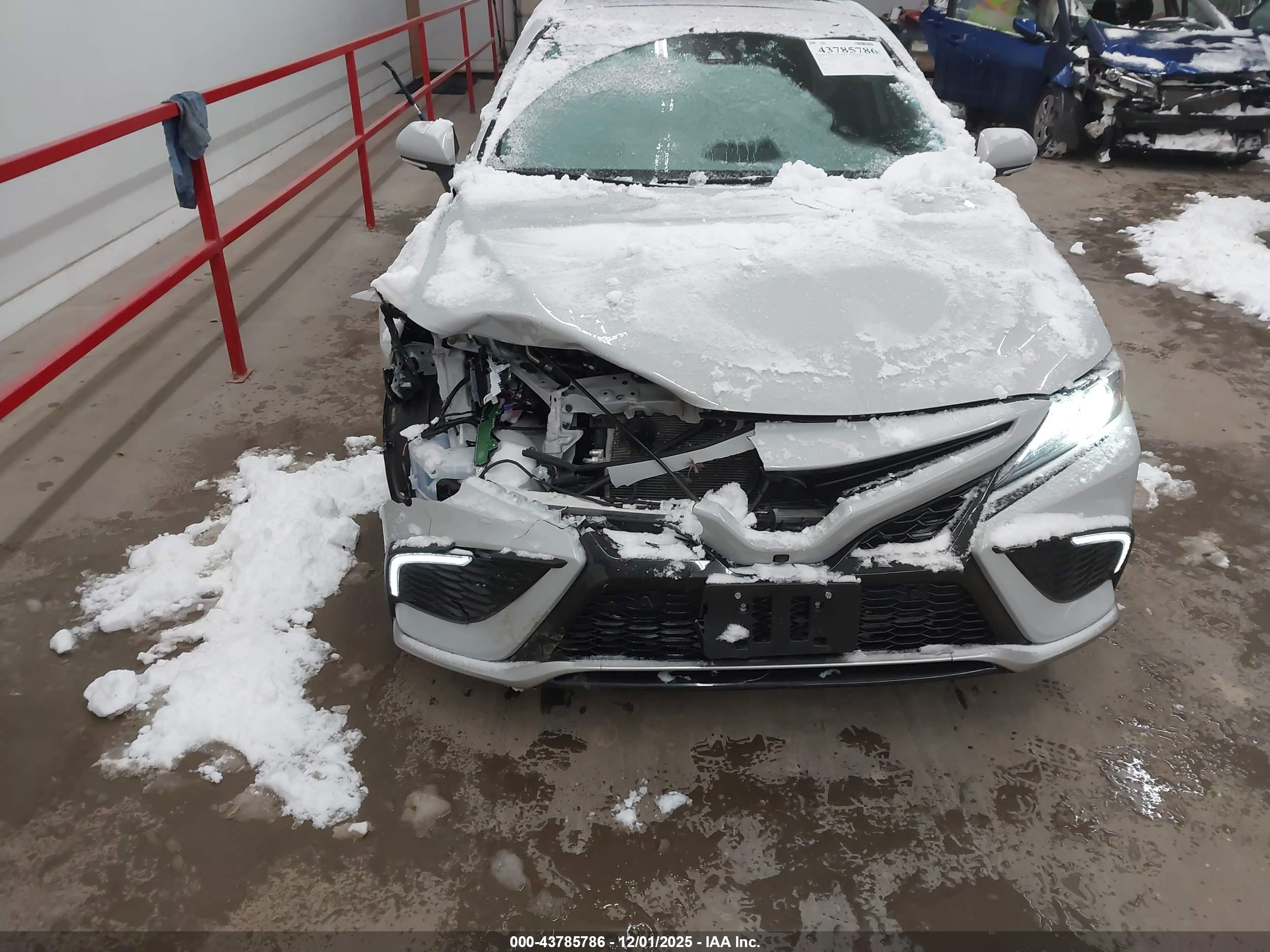 TOYOTA CAMRY image 6