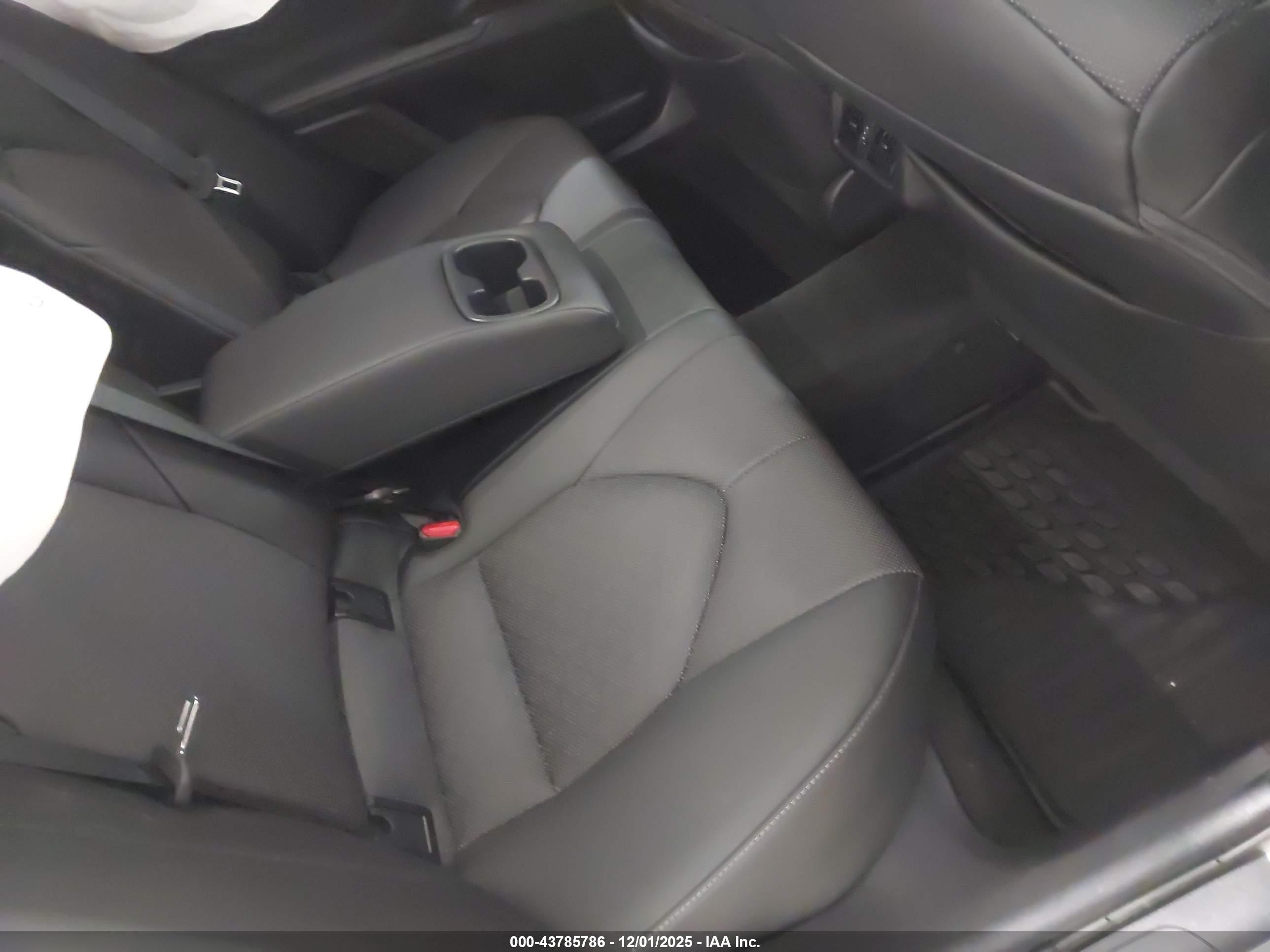 TOYOTA CAMRY image 8