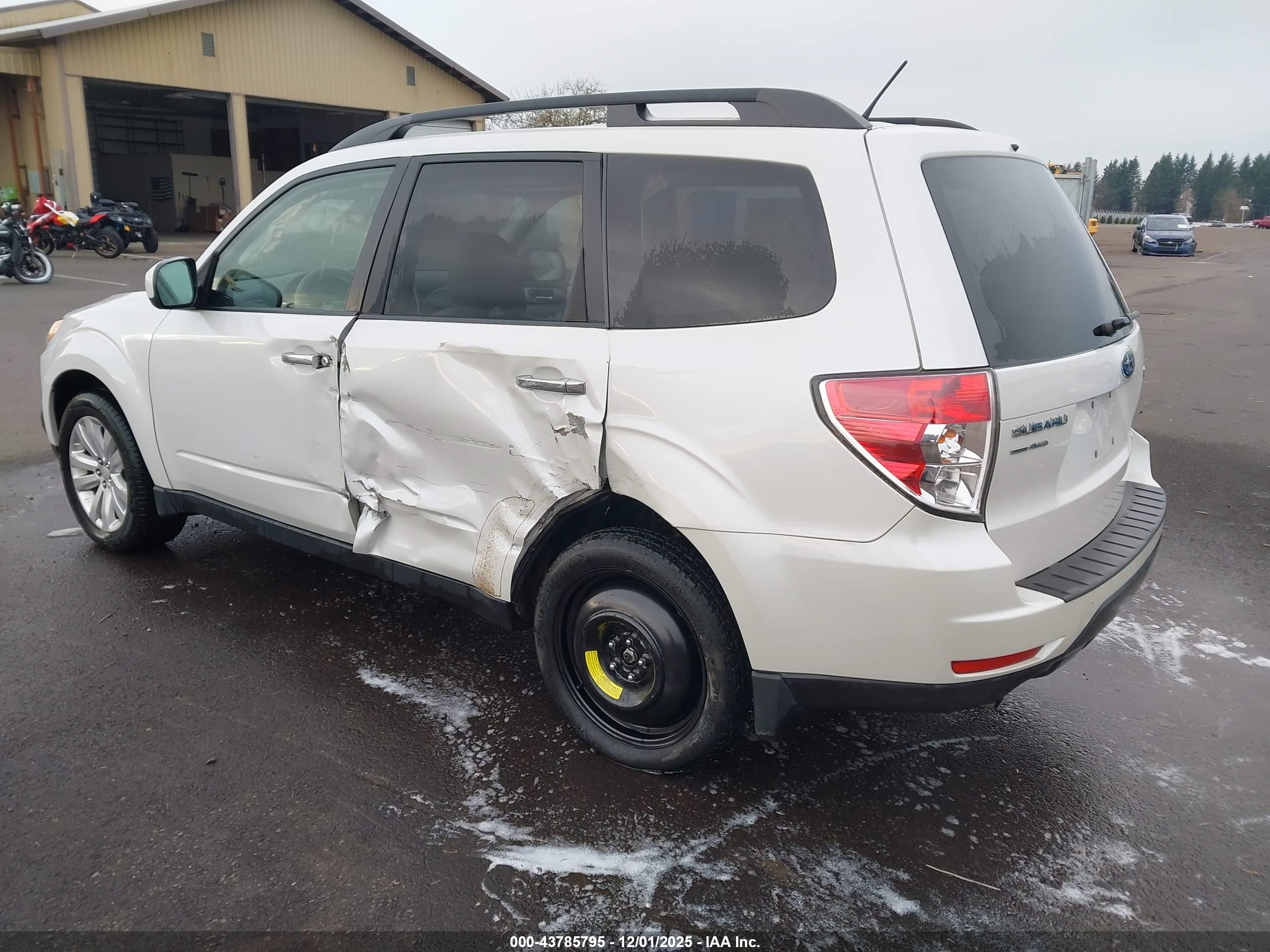 SUBARU FORESTER image 3